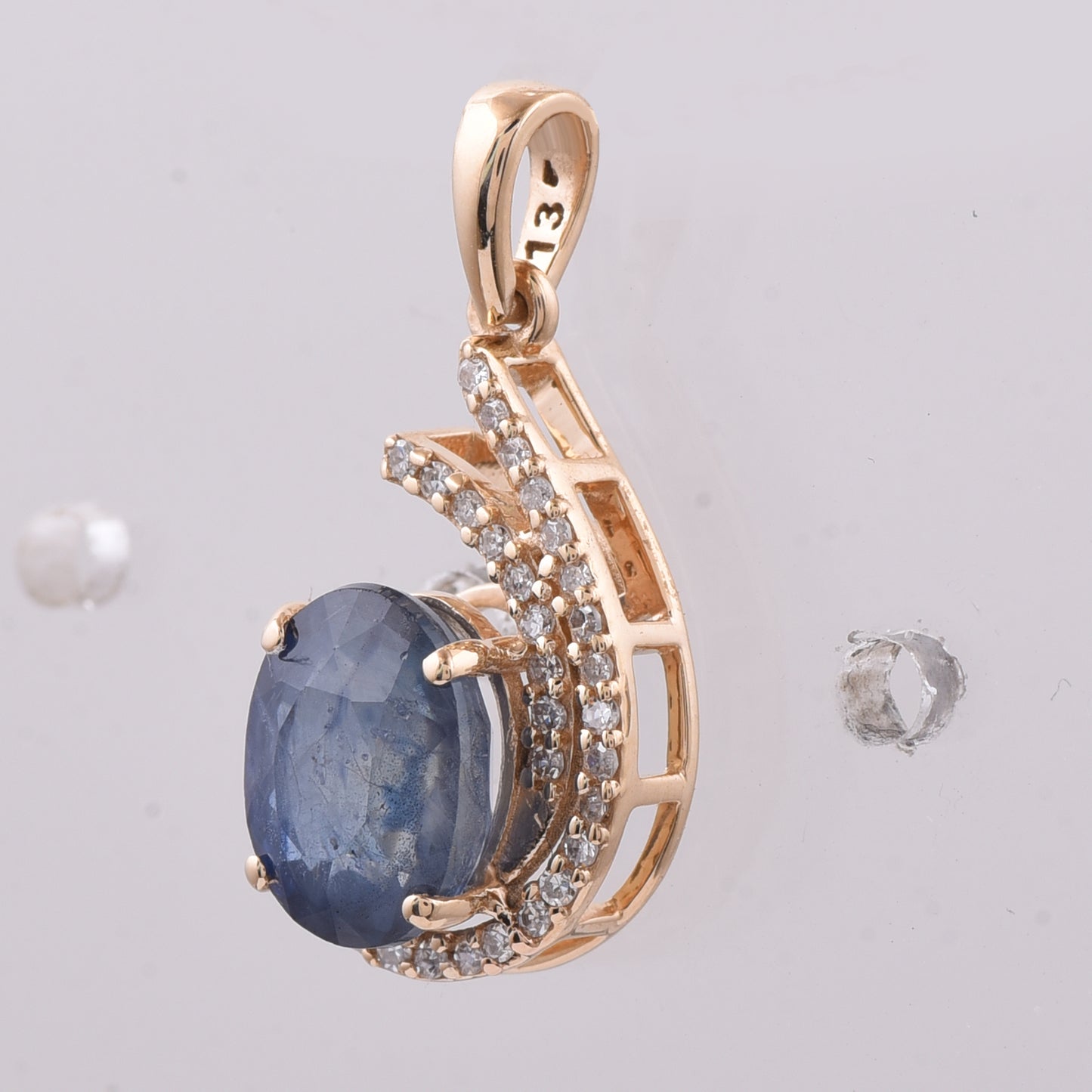 2.33 Ct Oval Natural Sapphire 14K Gold Pendant