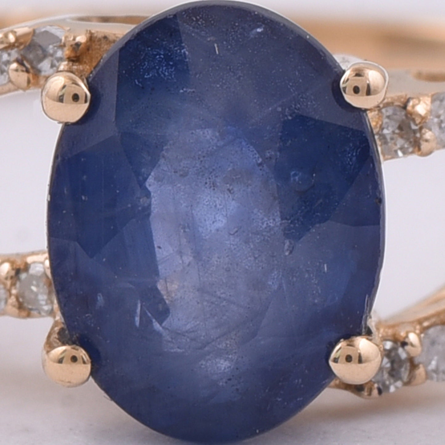 1.87 Ct Oval Natural Sapphire 14K Gold Ring