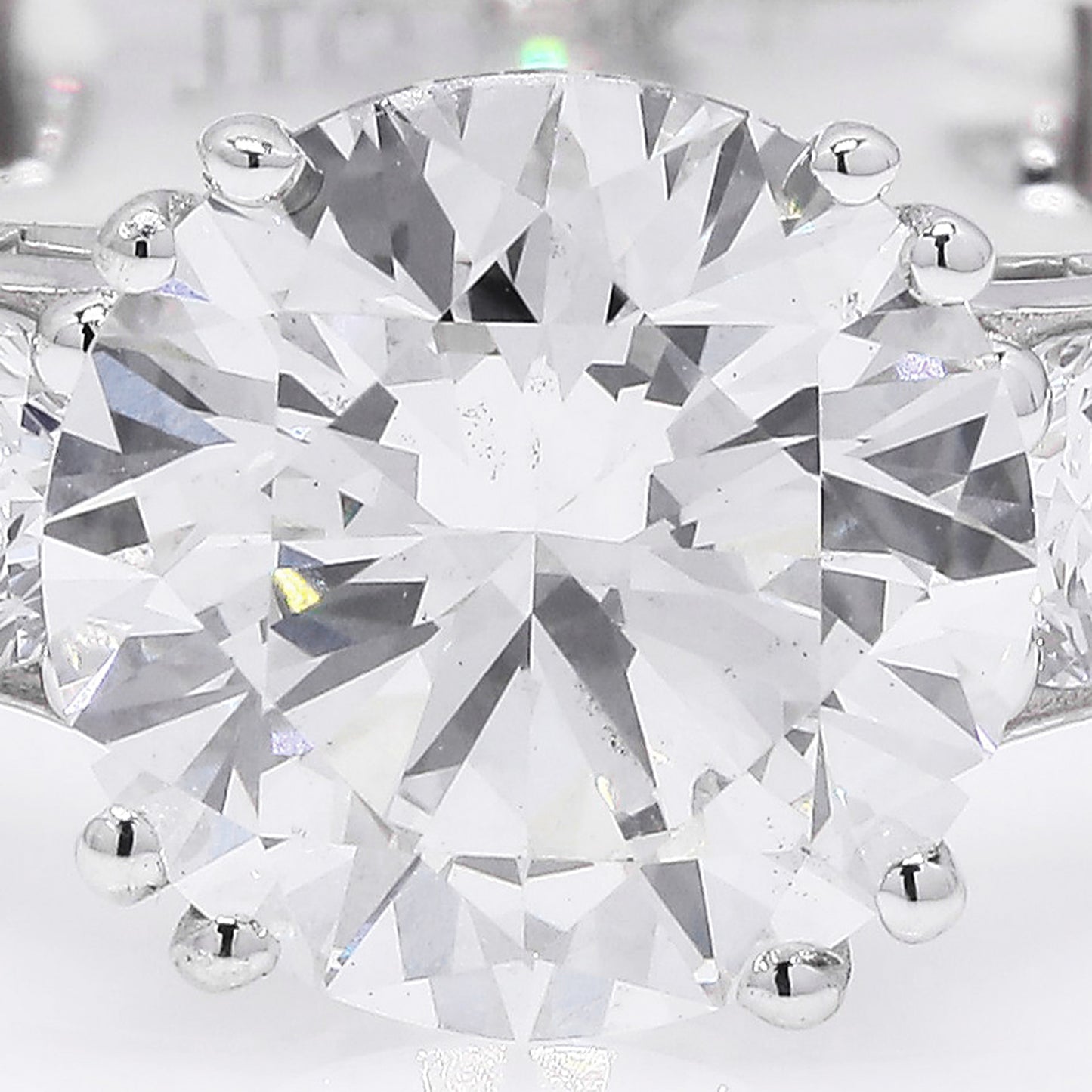 2.31 Ct Round Brilliant Lab Grown Diamond 14K Gold Ring