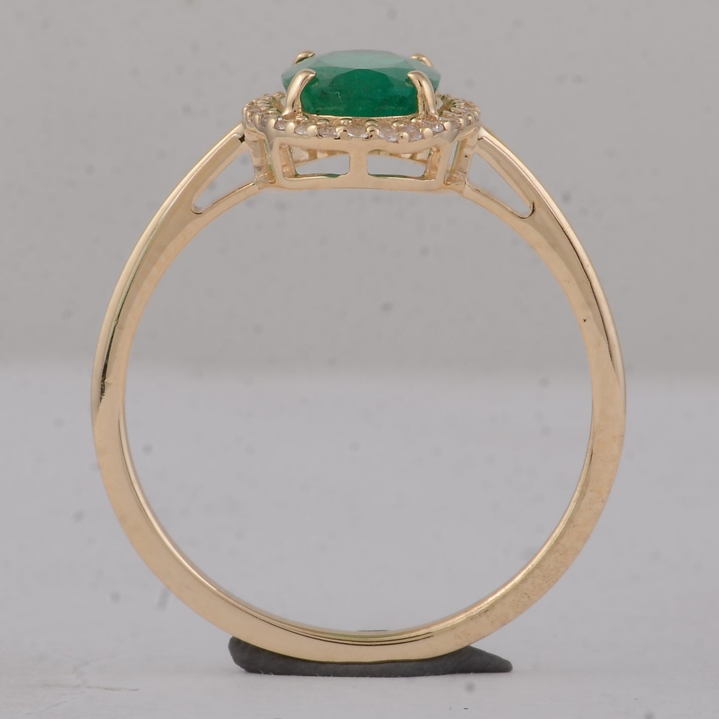 1.22 Ct Oval Emerald 9K Gold Ring