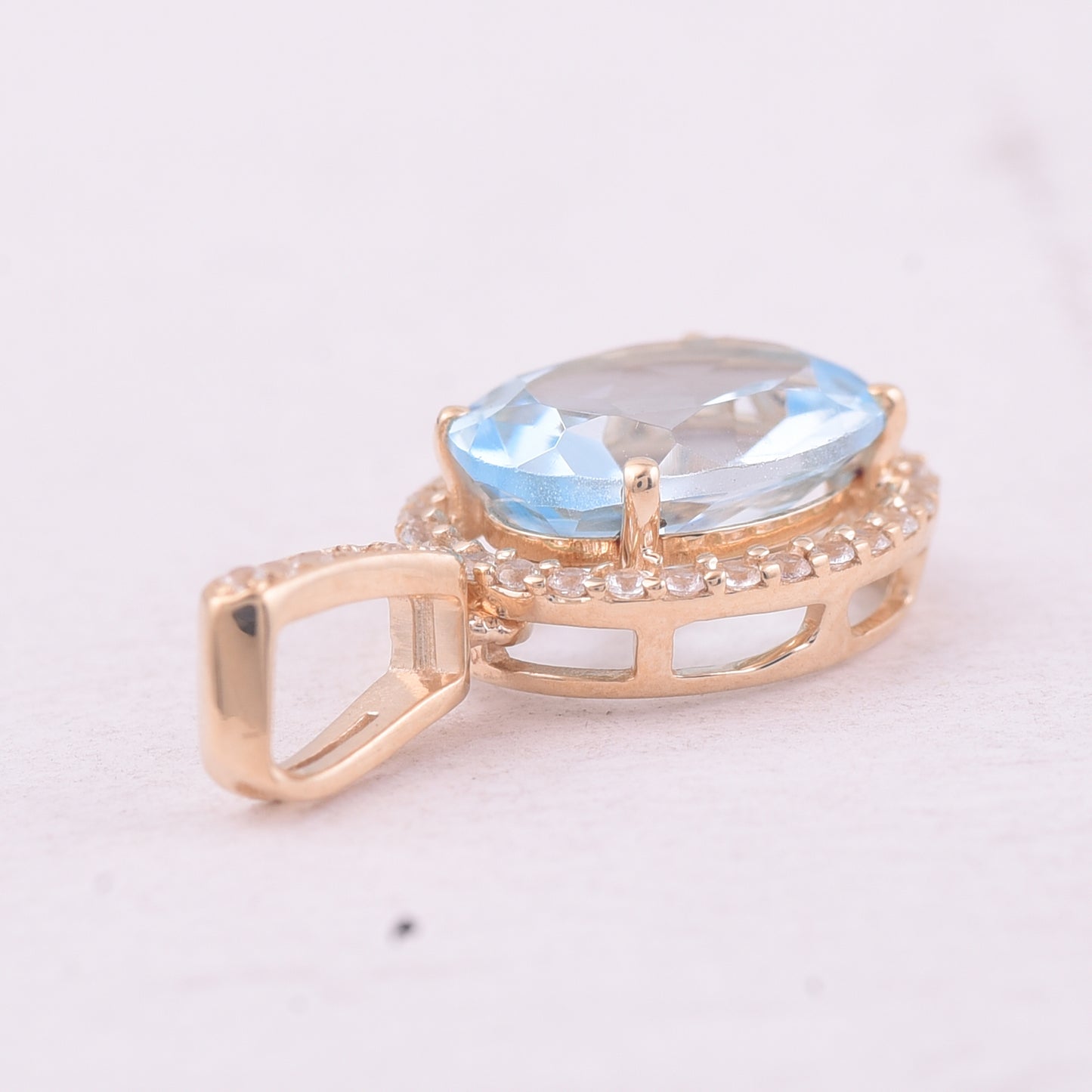 2.26 Ct Oval Blue Topaz 9K Gold Pendant
