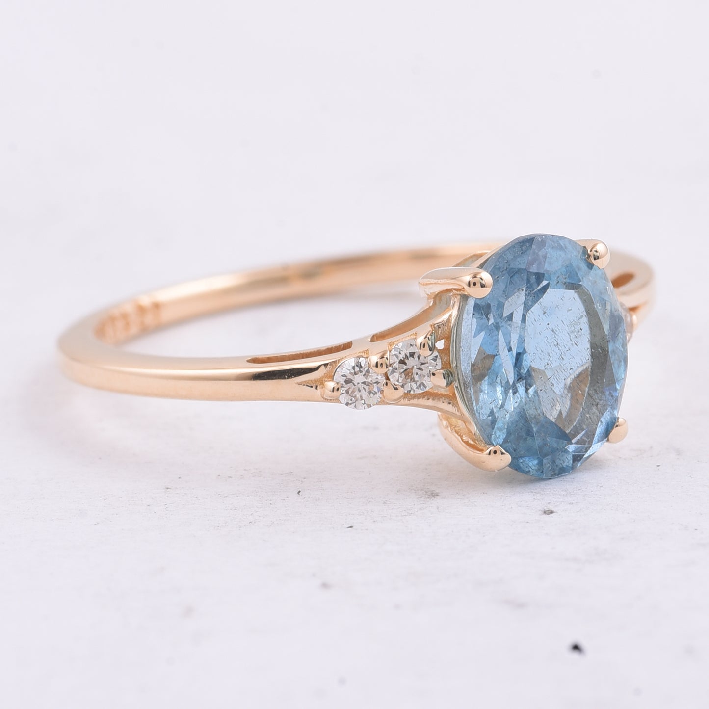 1.23 Ct Oval Natural Aquamarine 14K Gold Ring