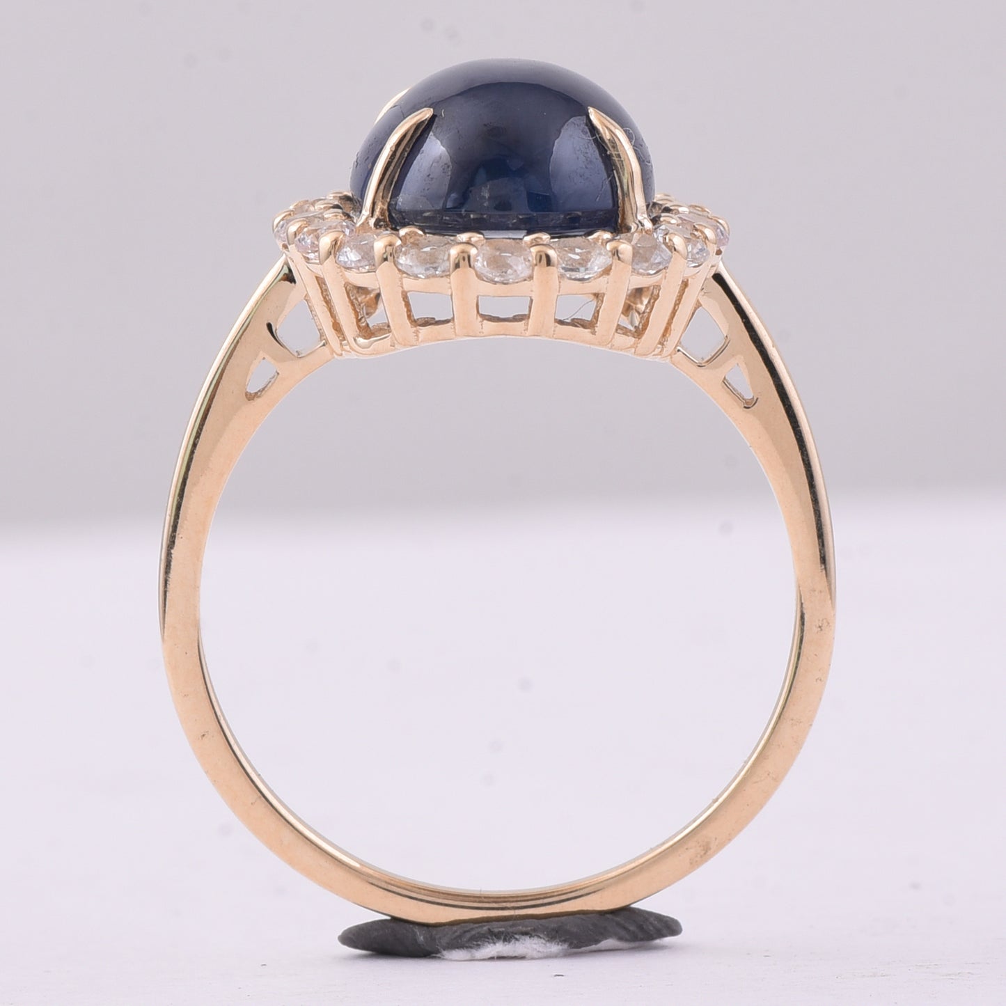 6.12 Ct Oval Sapphire 9K Gold Ring