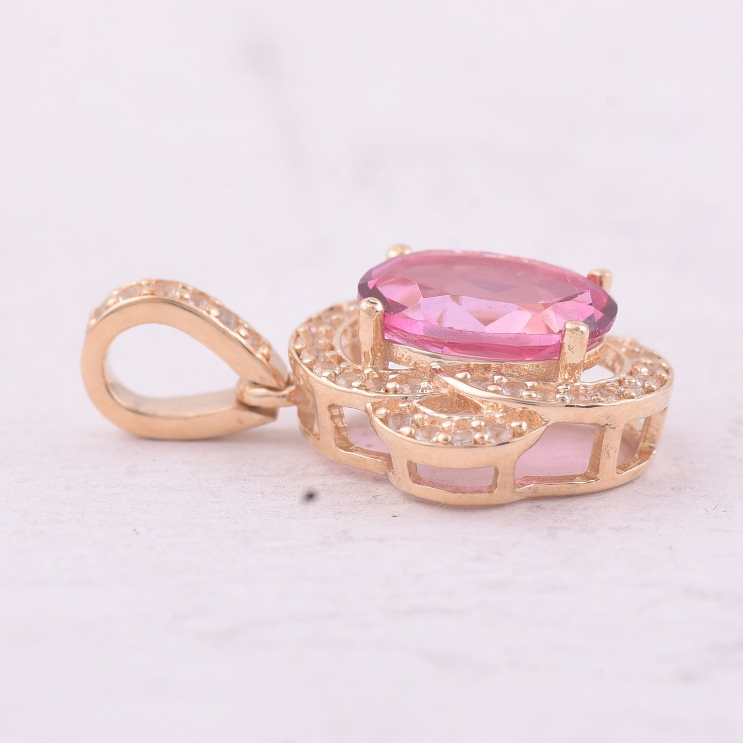 1.53 Ct Oval Pink Topaz 9K Gold Pendant