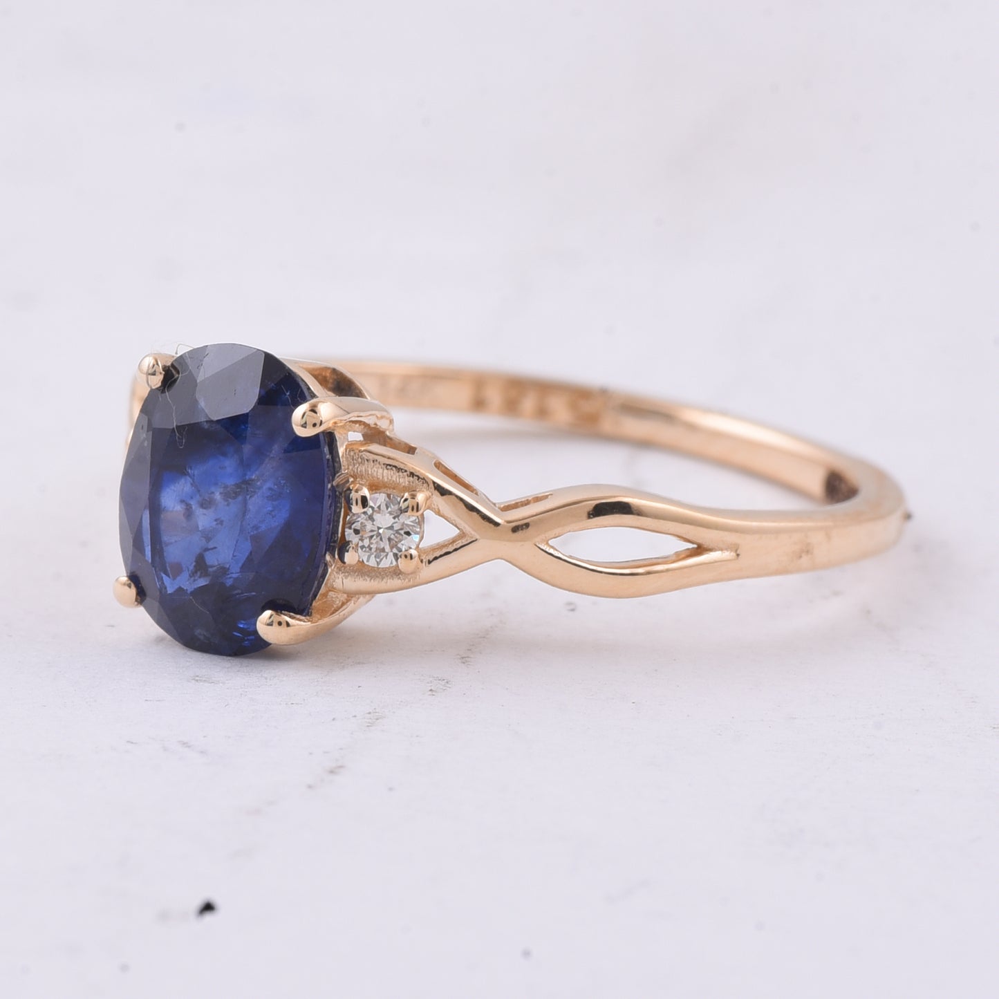 1.79 Ct Oval Natural Sapphire 14K Gold Ring