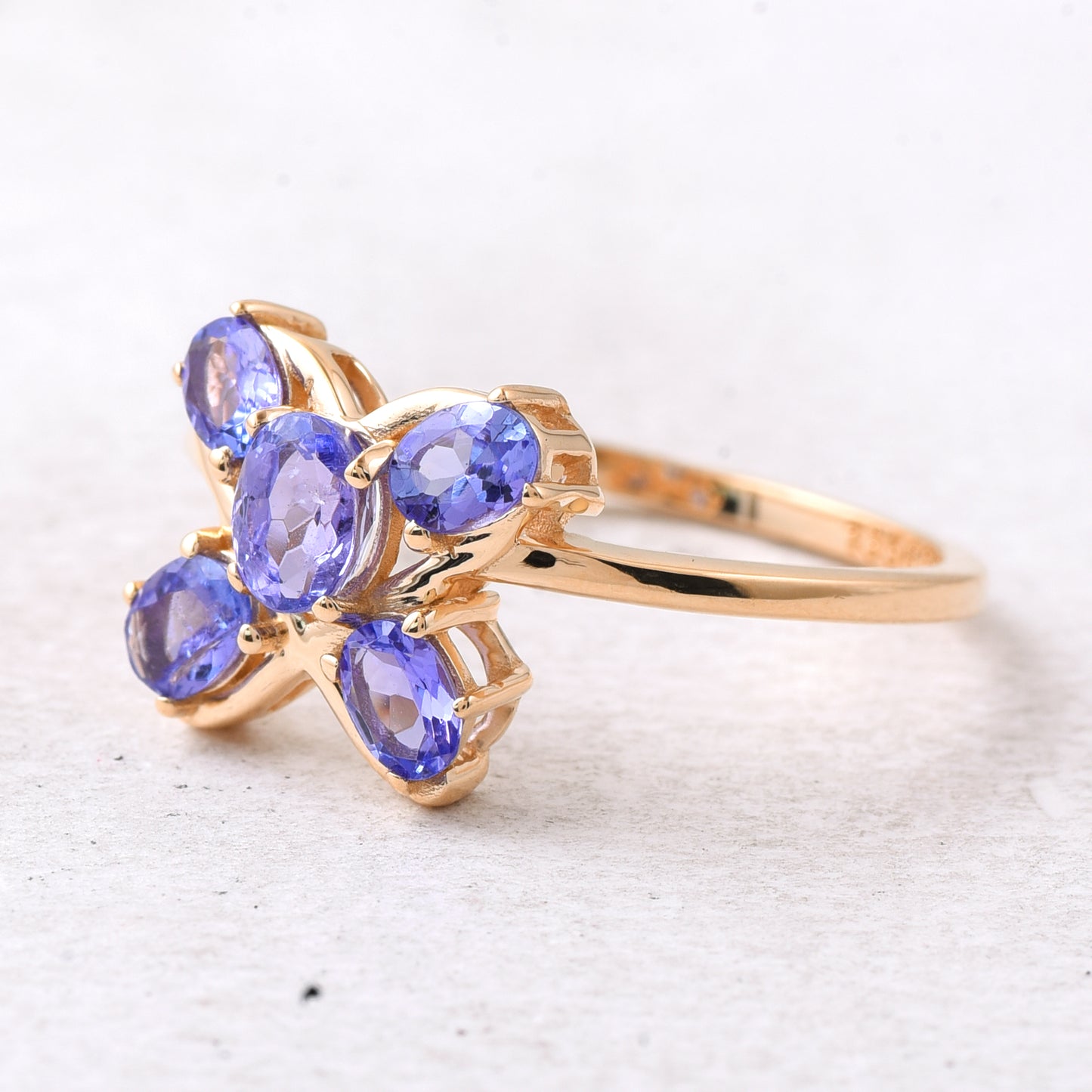 0.96 Ct Oval Natural Tanzanite 14K Gold Ring