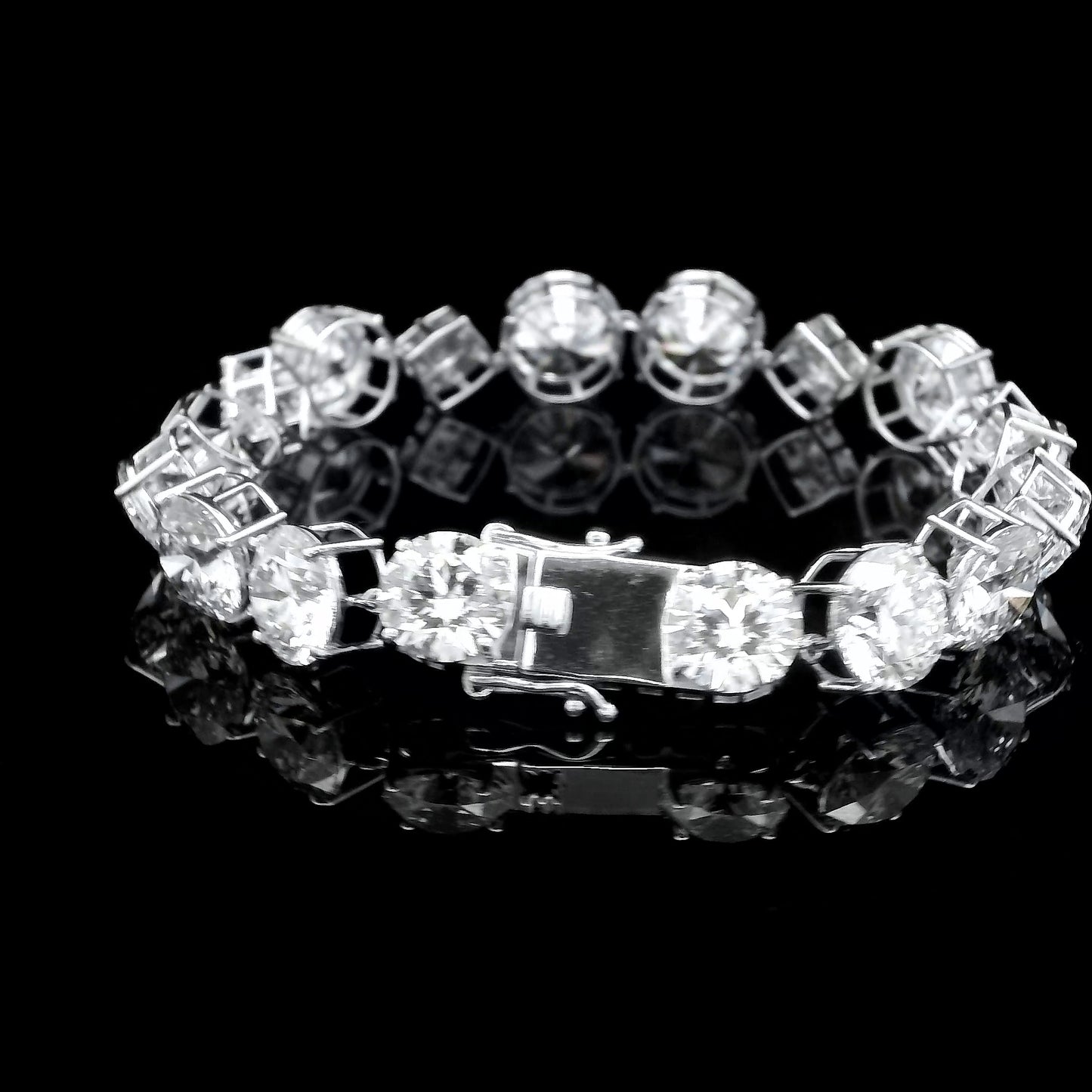 32.52 Ct Round Lab Grown Diamond 14K Gold Bracelet
