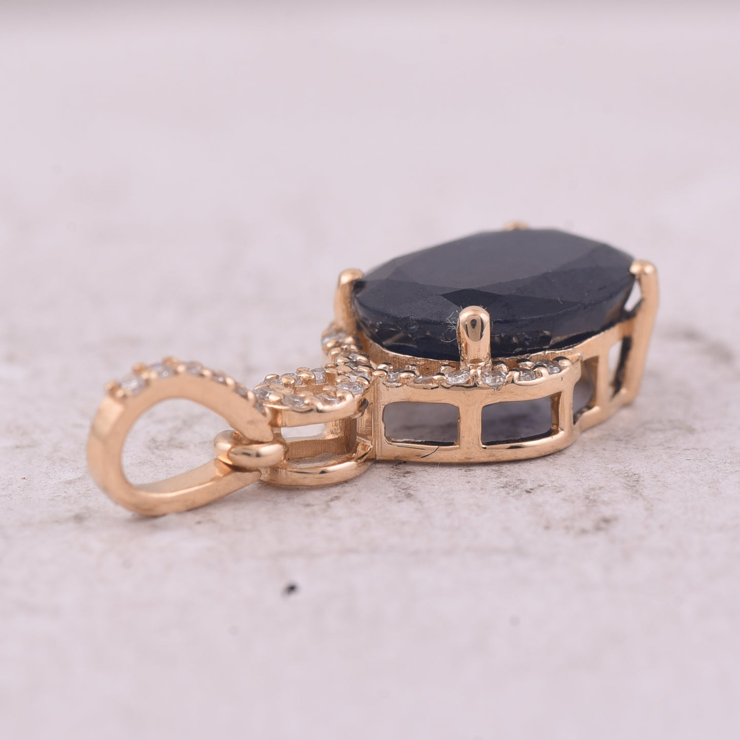 3.50 Ct Oval Mixed Cut Natural Sapphire 14K Gold Pendant
