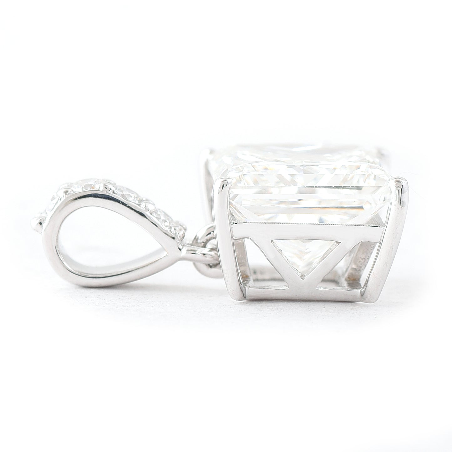 3.03 Carats Lab Grown Diamond 14K Gold Pendant