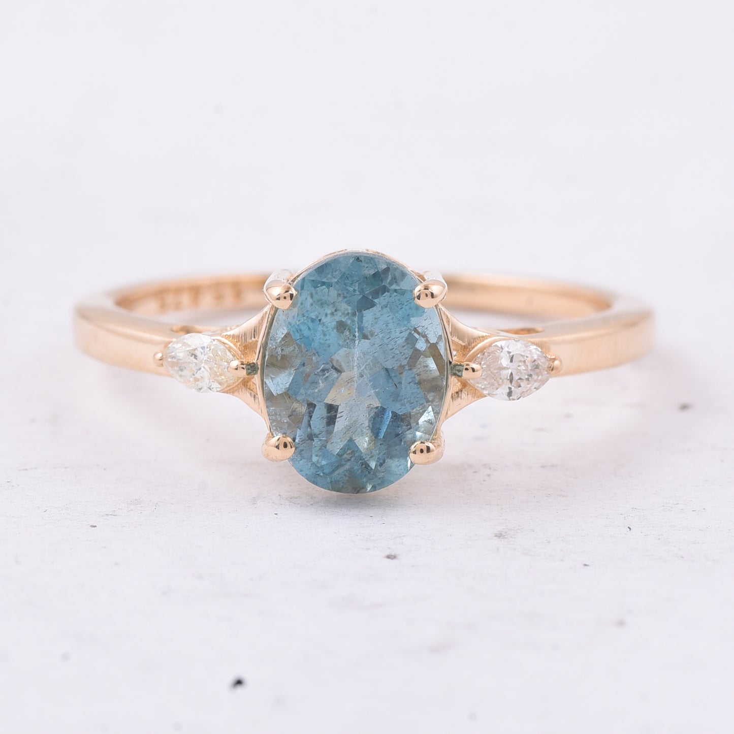 1.61 Ct Oval Natural Aquamarine 14K Gold Ring