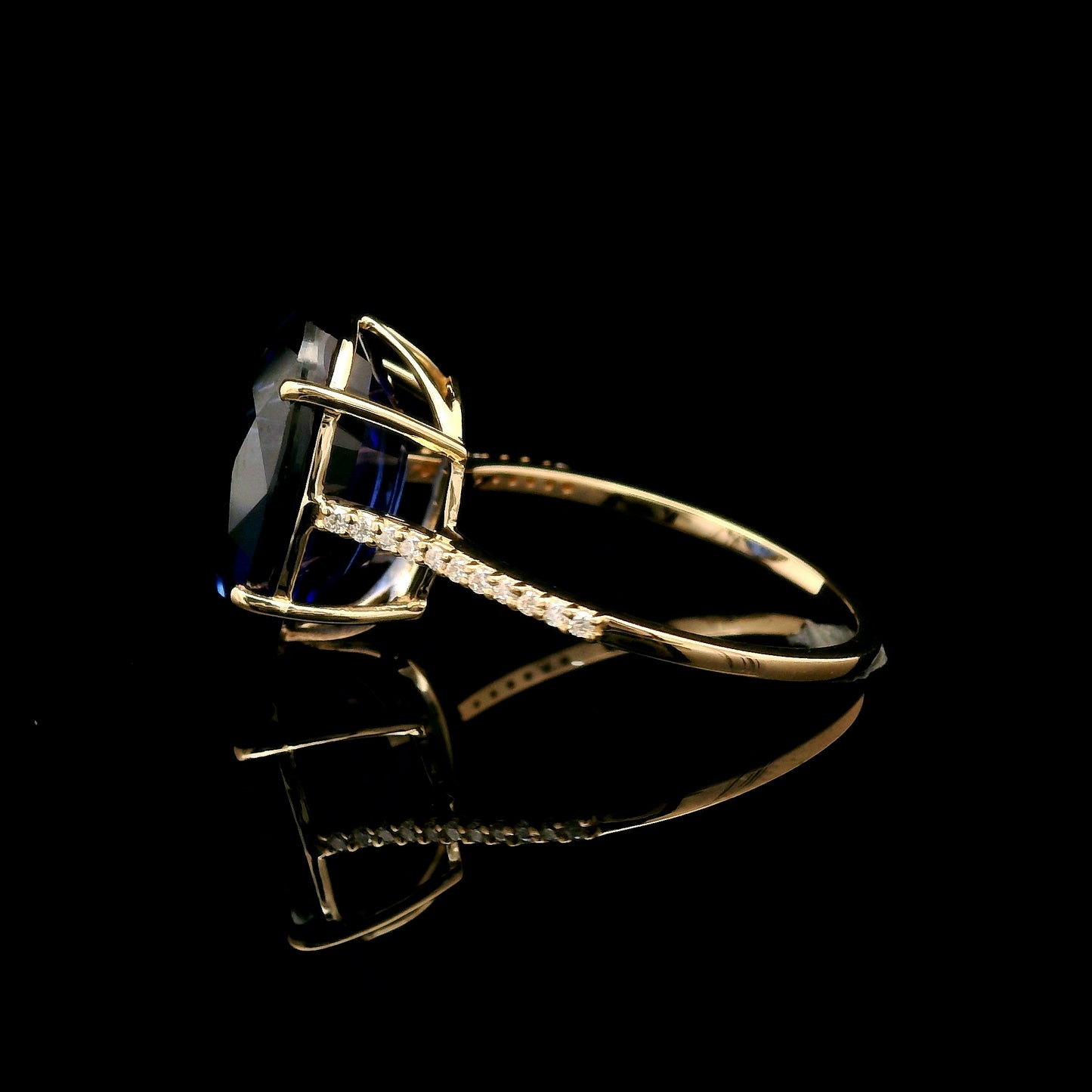 8.58 Ct Oval Mixed Cut Lab Grown Sapphire 14K Gold Ring