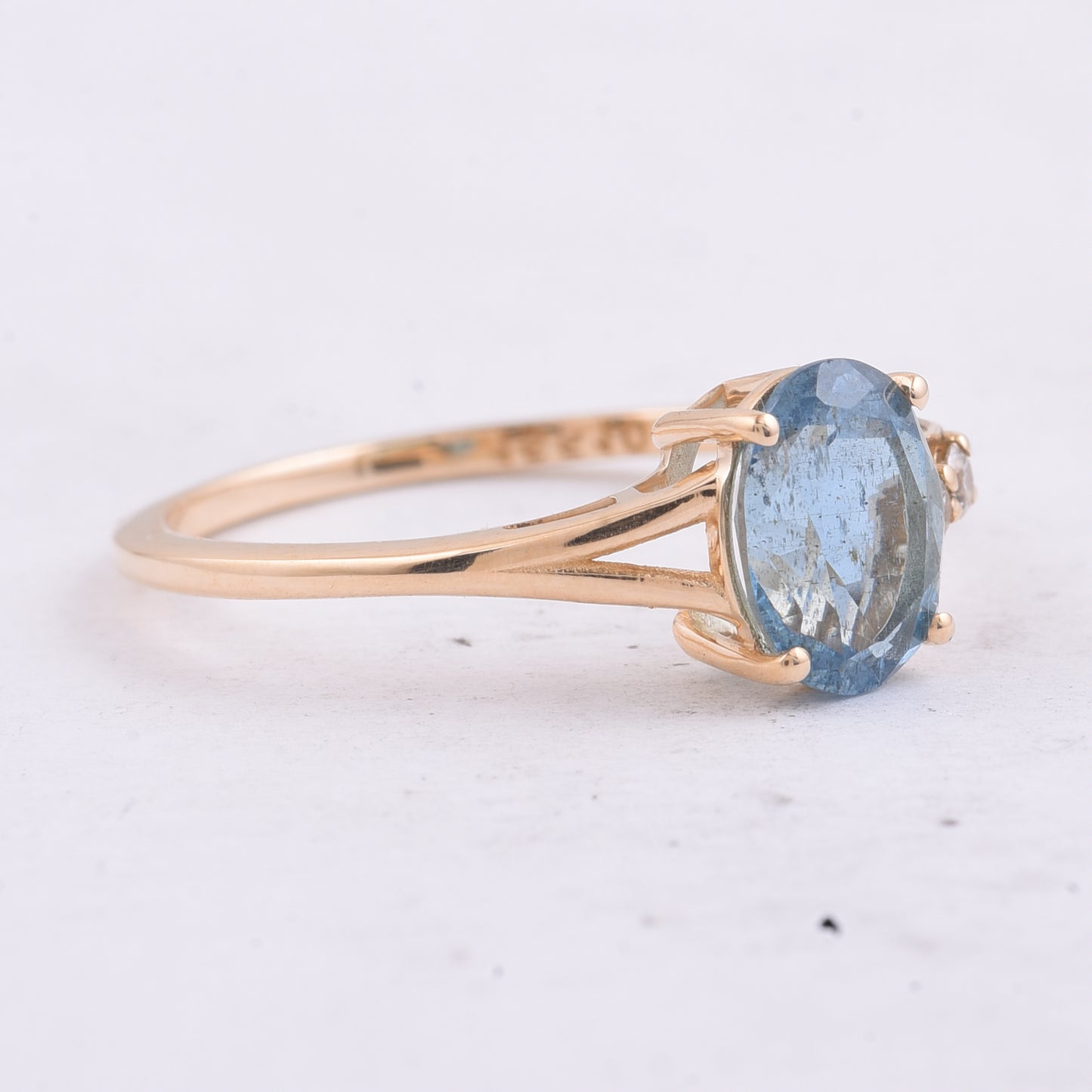 1.20 Ct Oval Natural Aquamarine 14K Gold Ring