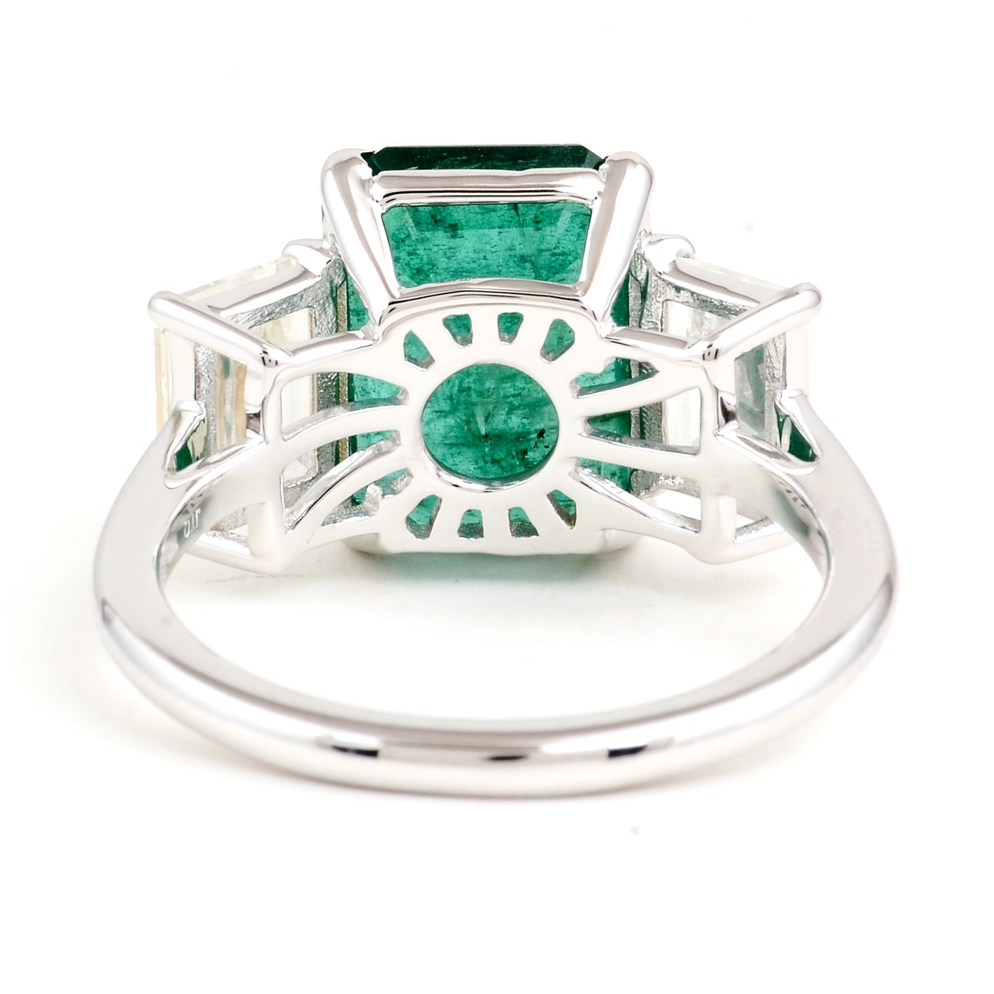6.15 Carats Emerald 14K Gold Ring
