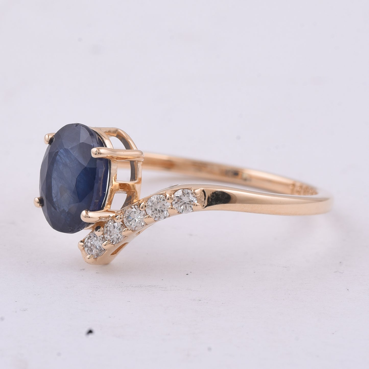 1.81 Ct Oval Natural Sapphire 14K Gold Ring