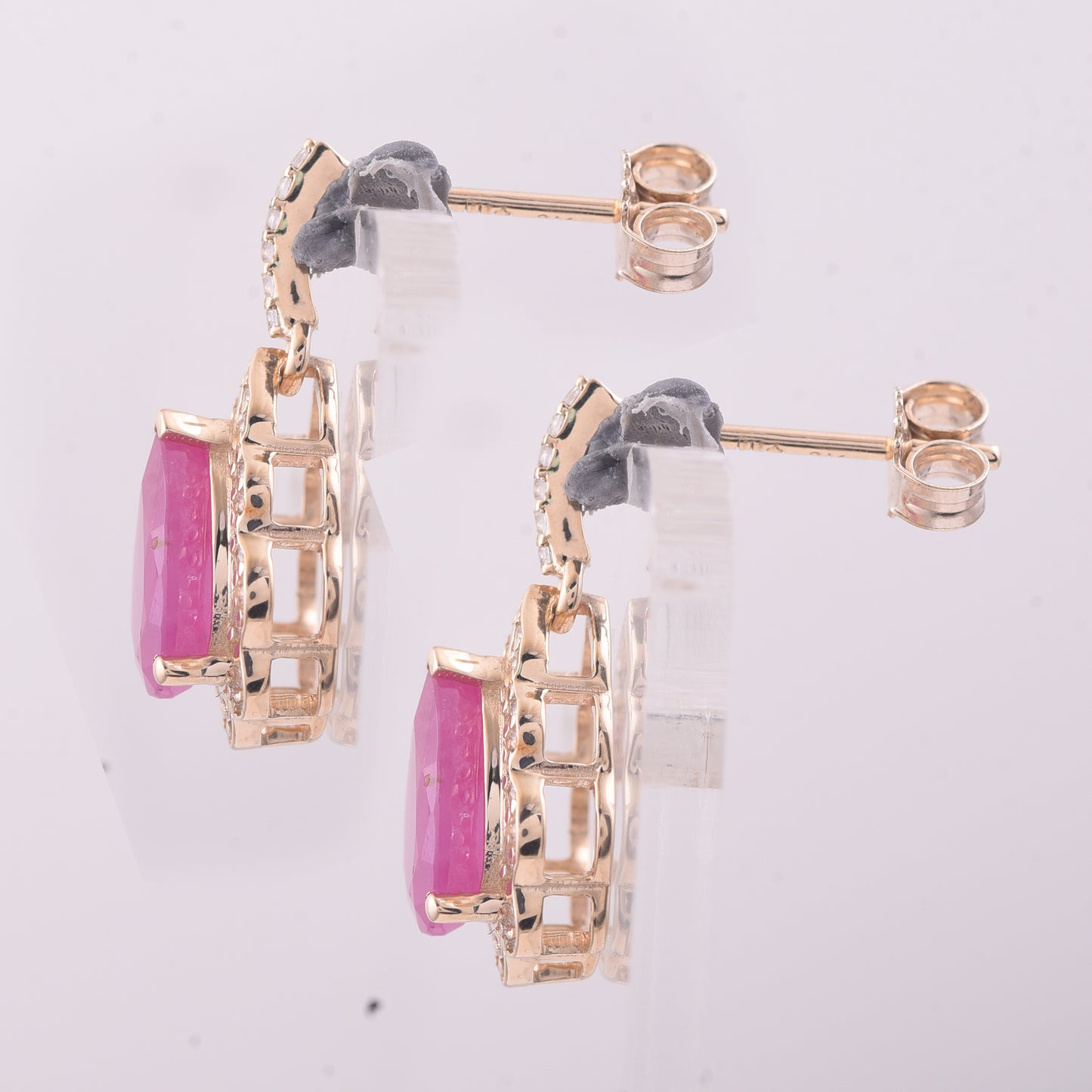 2.64 Ct Pear Ruby 9K Gold Earrings