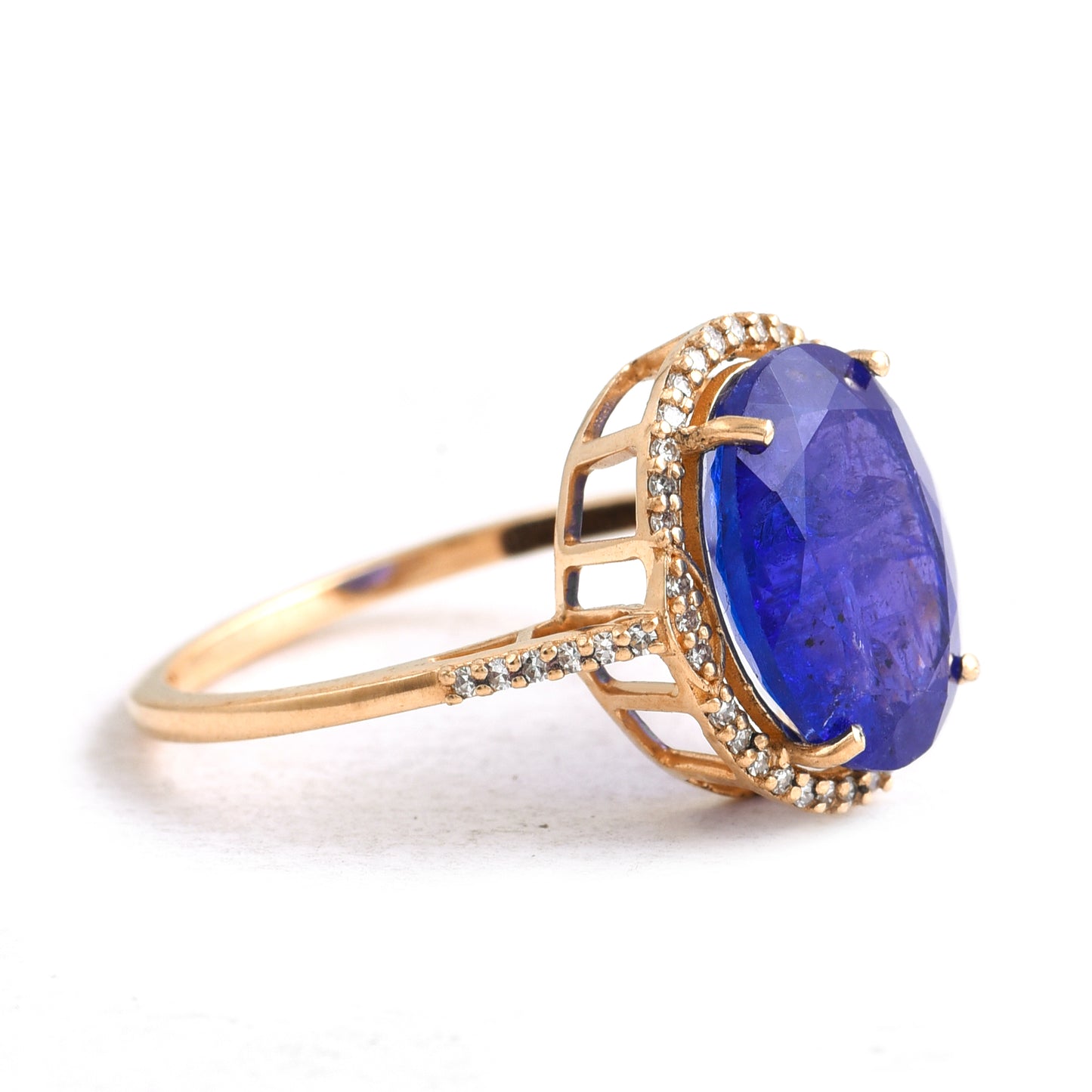 4.85 Ct Oval Tanzanite 14K Gold Ring