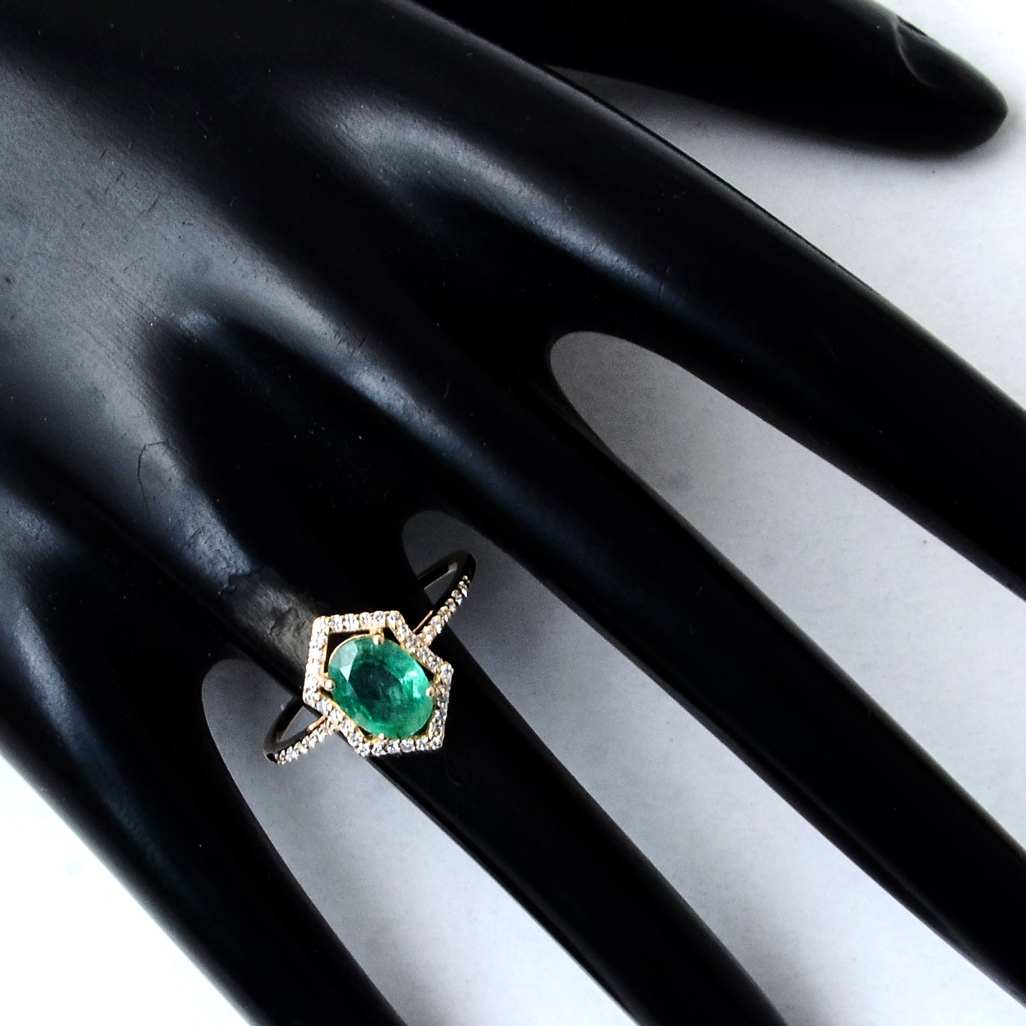 1.18 Ct Oval Mixed Cut Natural Beryl Emerald 14K Gold Ring