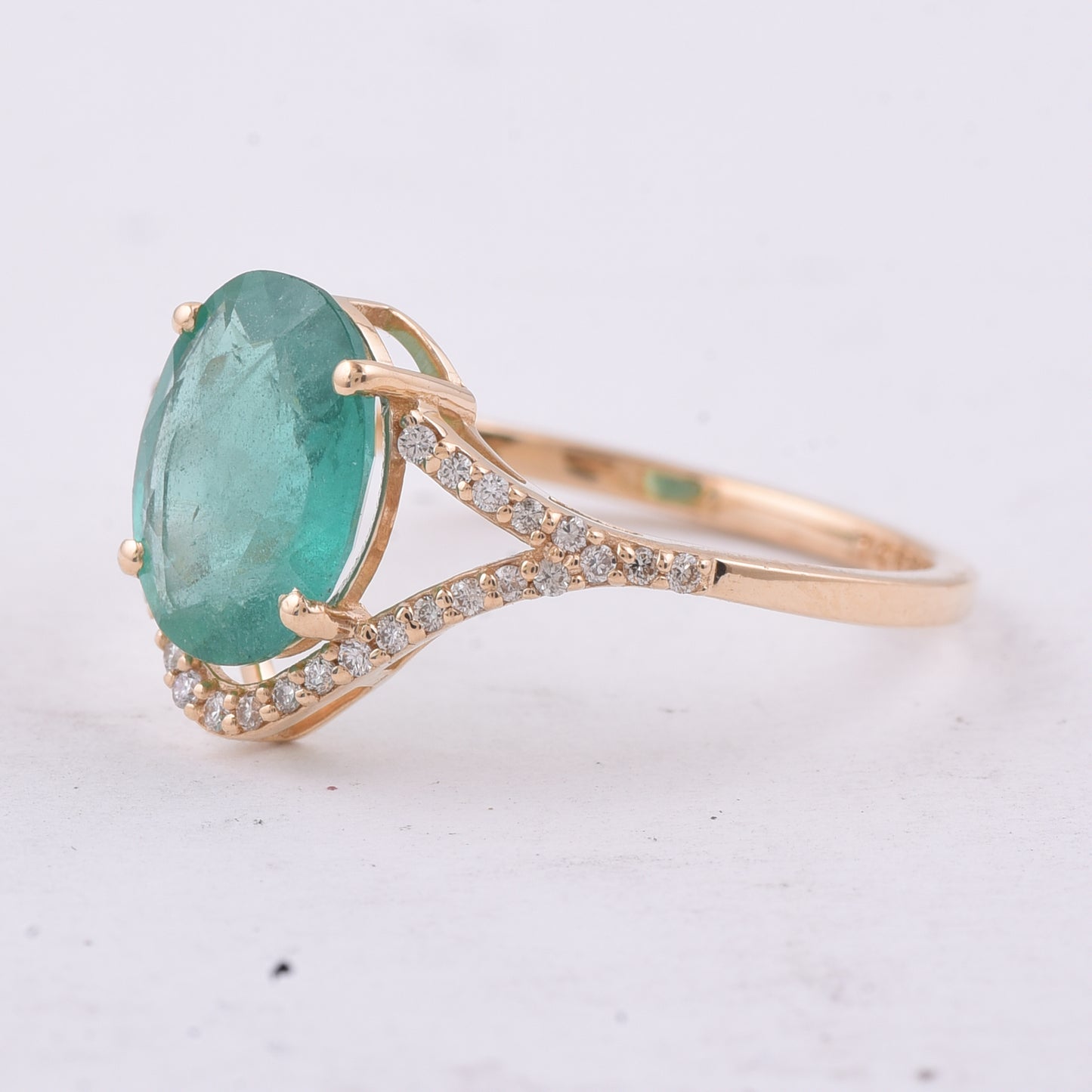1.75 Ct Oval Natural Emerald 14K Gold Ring