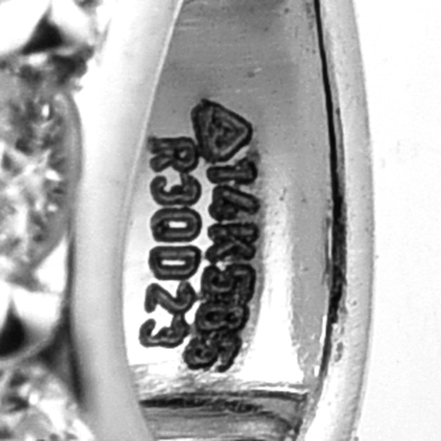 2.56 Carats Lab Grown Diamond 14K Gold Pendant