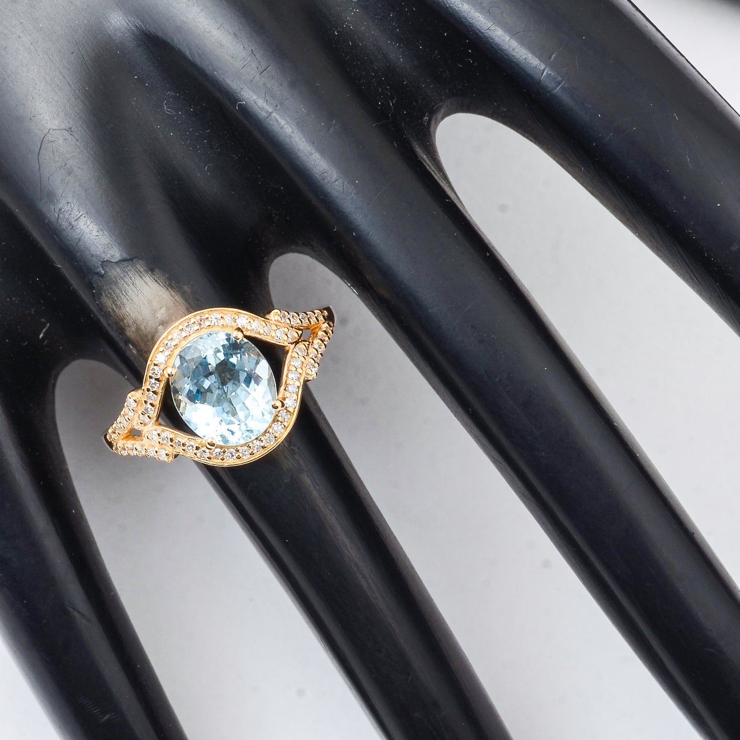 1.82 Ct Oval Mixed Cut Natural Aquamarine 14K Gold Ring