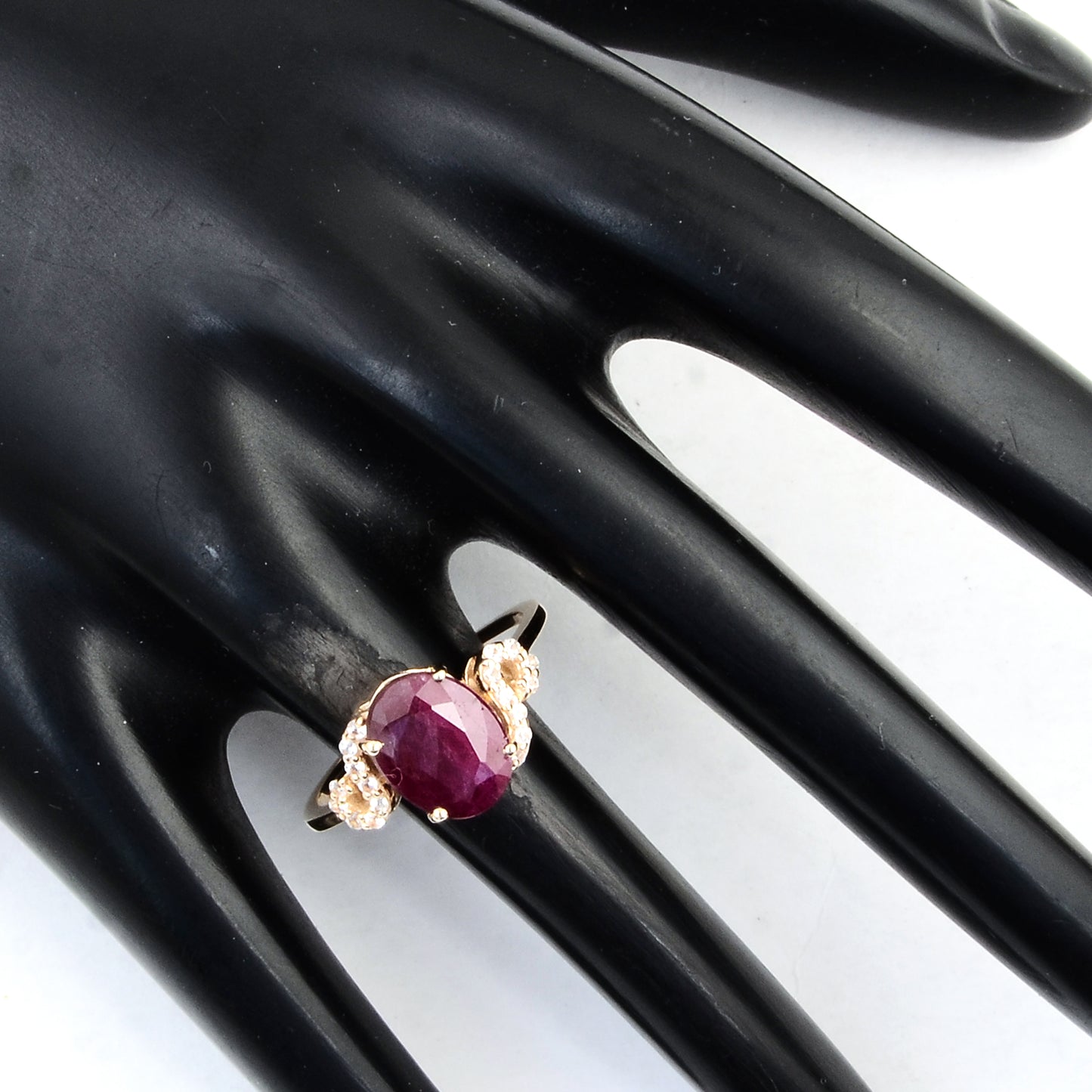 2.86 Ct Oval Ruby 14K Gold Ring