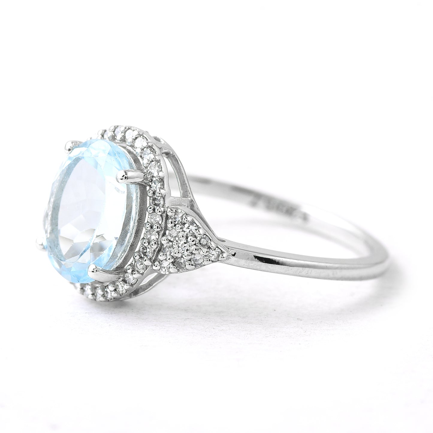 1.78 Ct Oval Aquamarine 950 Platinum Ring