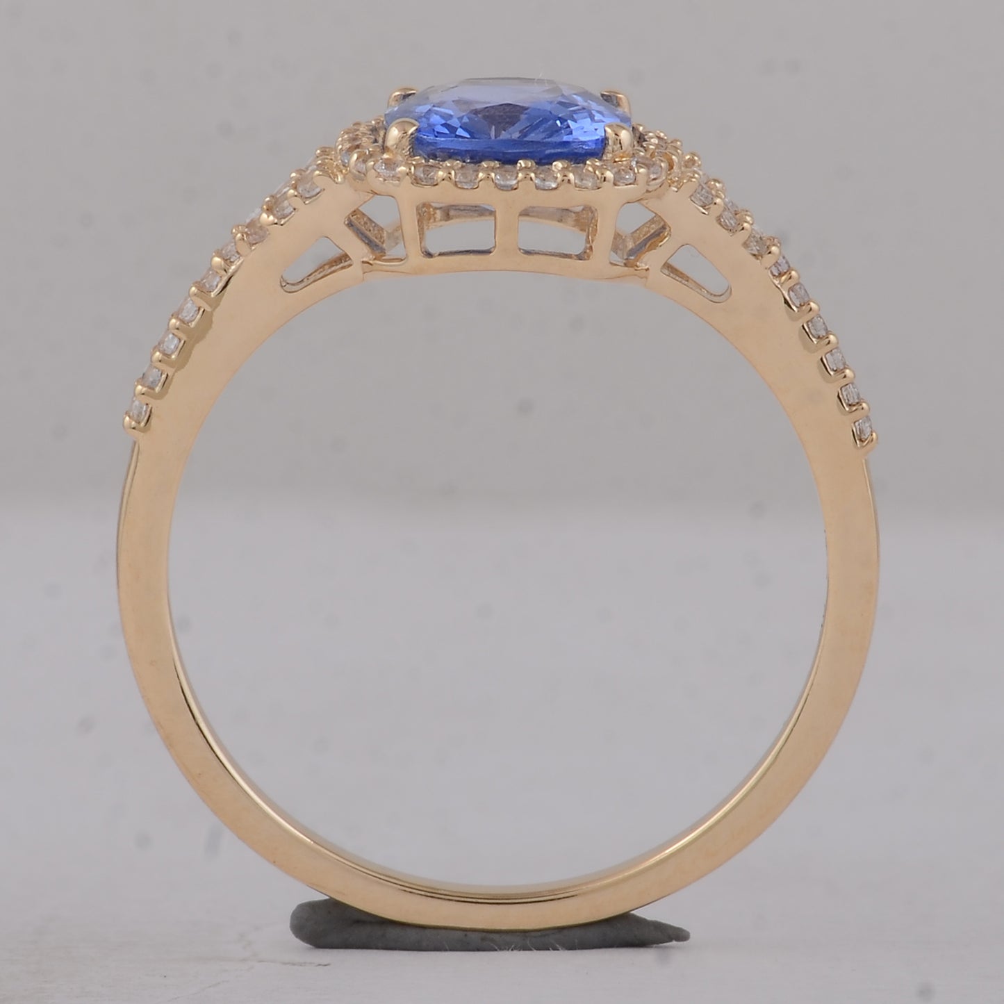 1.58 Ct Cushion Sapphire 9K Gold Ring