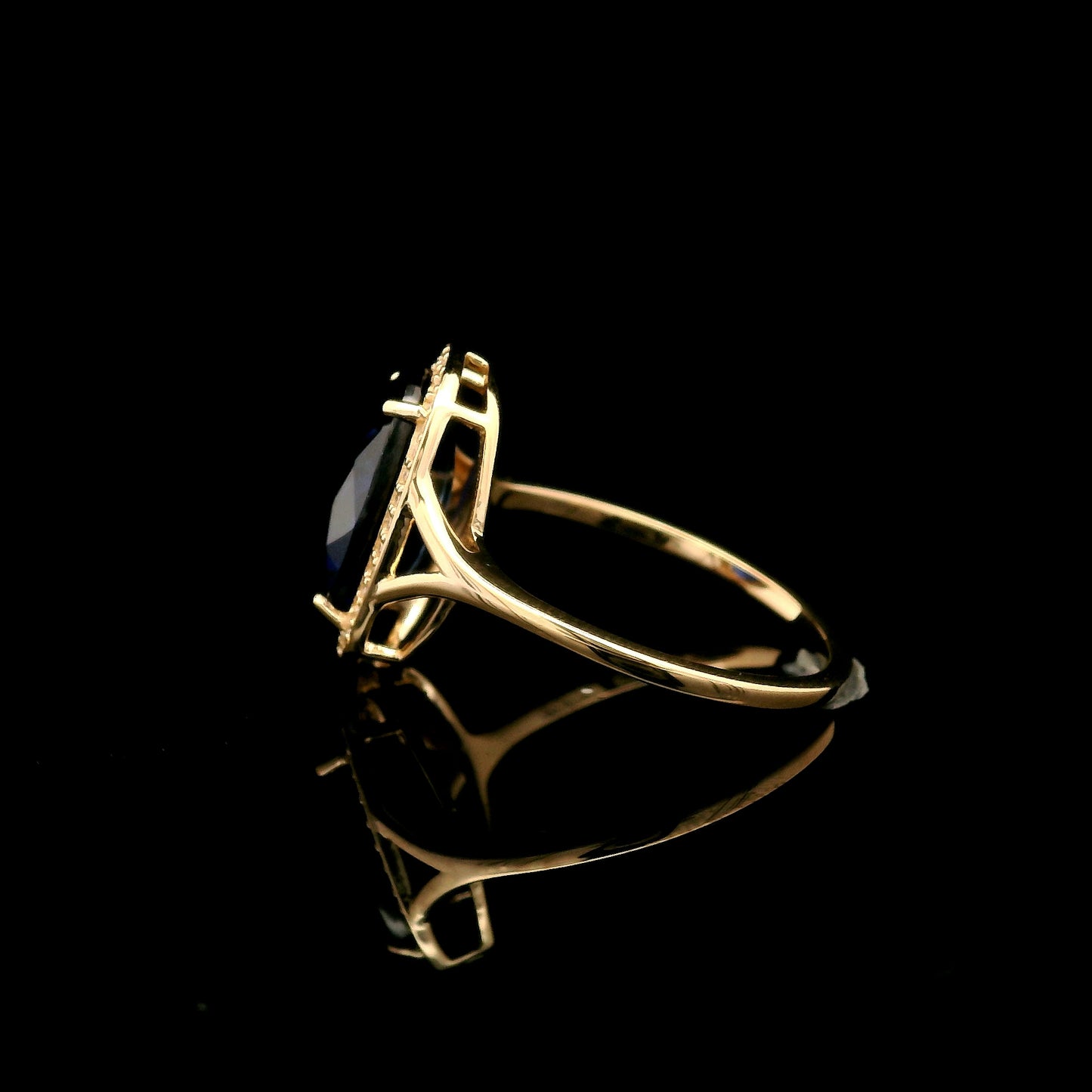 4.20 Ct Oval Mixed Cut Lab Grown Sapphire 14K Gold Ring