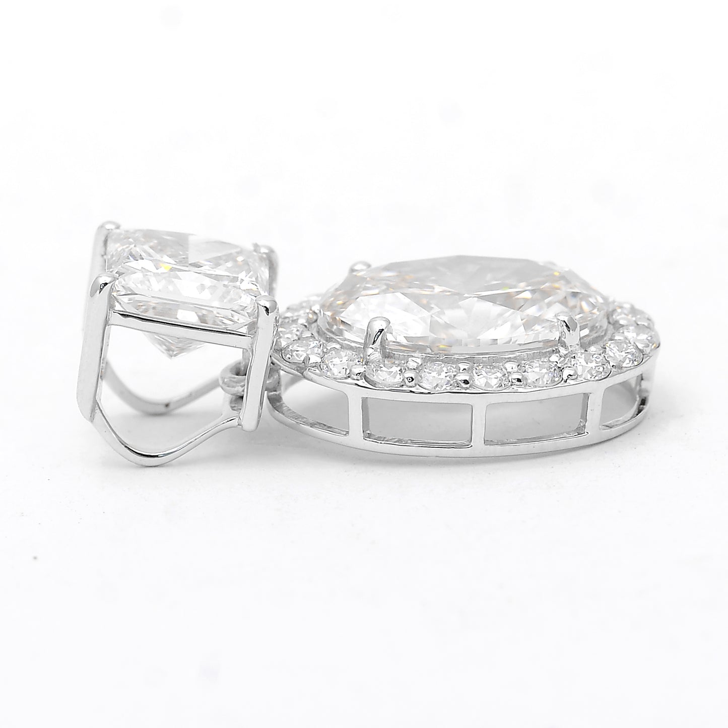 4.55 Carats Lab Grown Diamond 14K Gold Pendant
