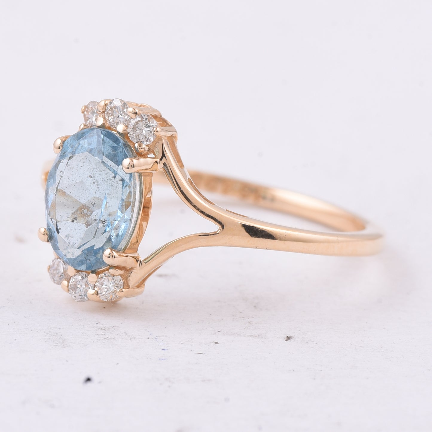 1.35 Ct Oval Natural Aquamarine 14K Gold Ring