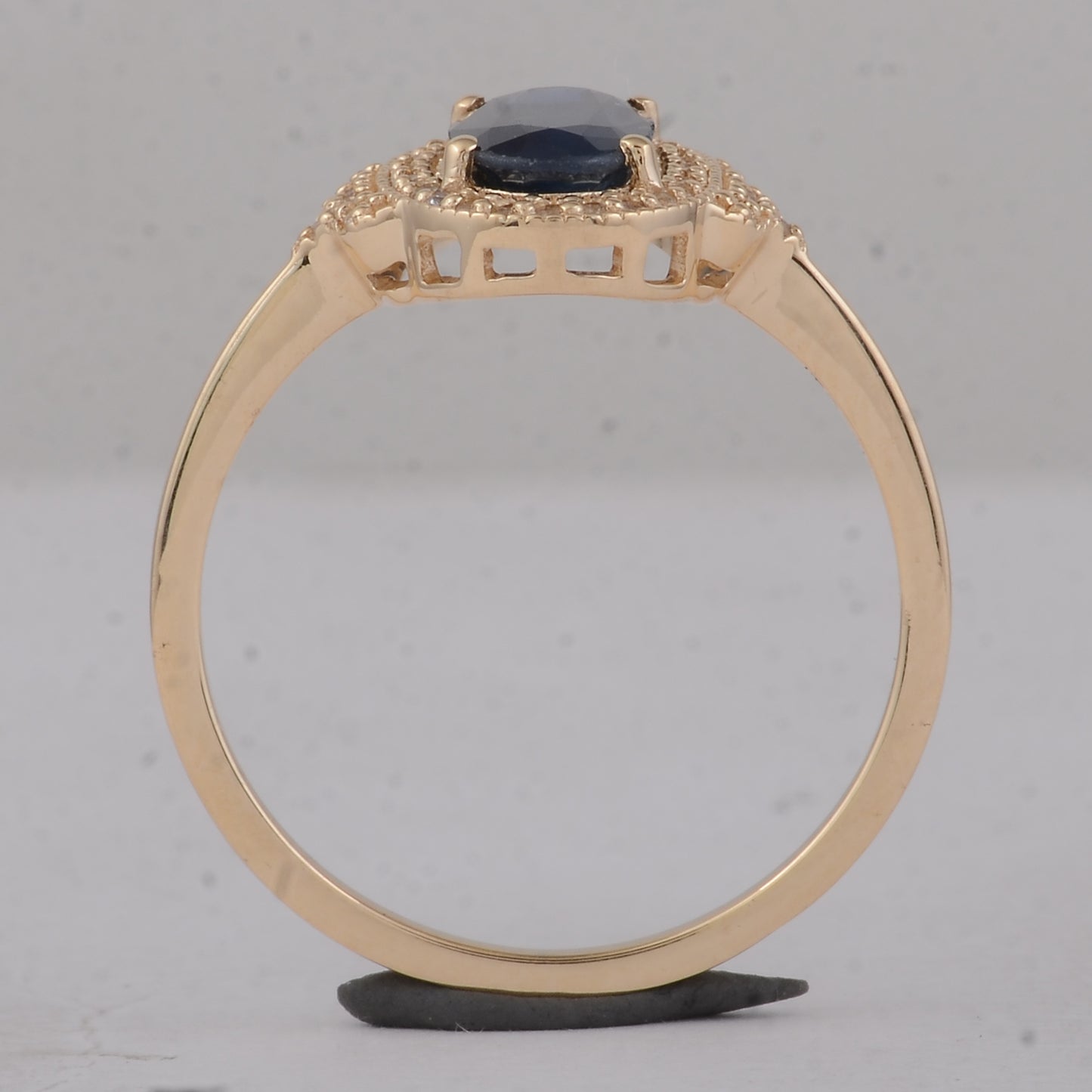 1.52 Ct Oval Sapphire 9K Gold Ring