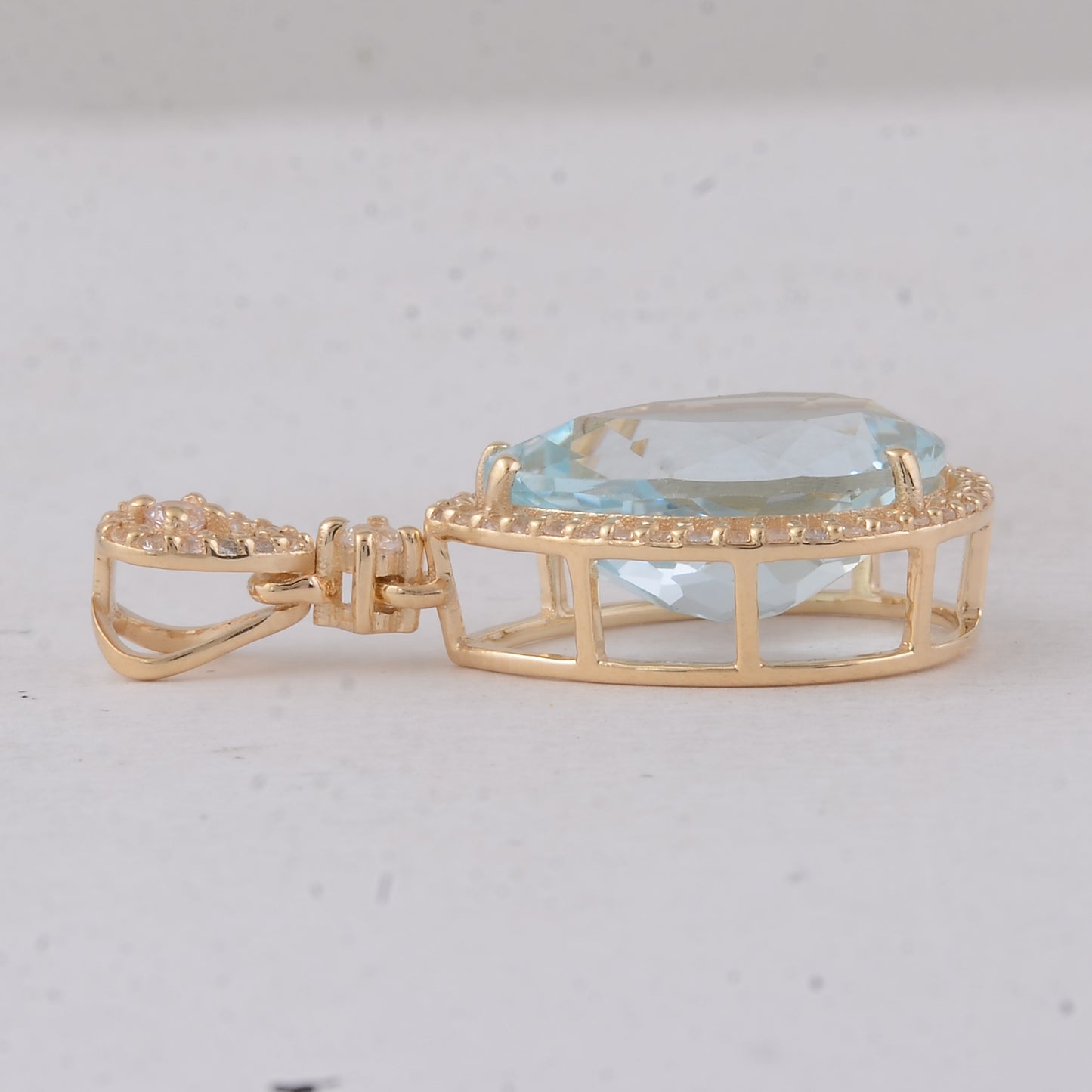3.97 Ct Pear Aquamarine 9K Gold Pendant