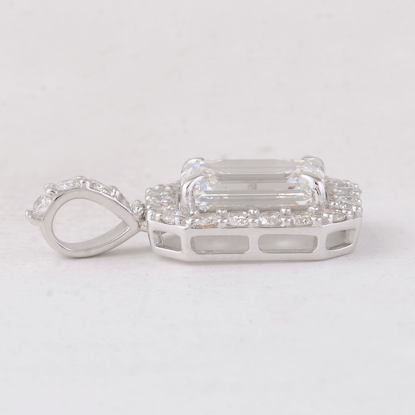 2.54 Carats Lab Grown Diamond 14K Gold Pendant