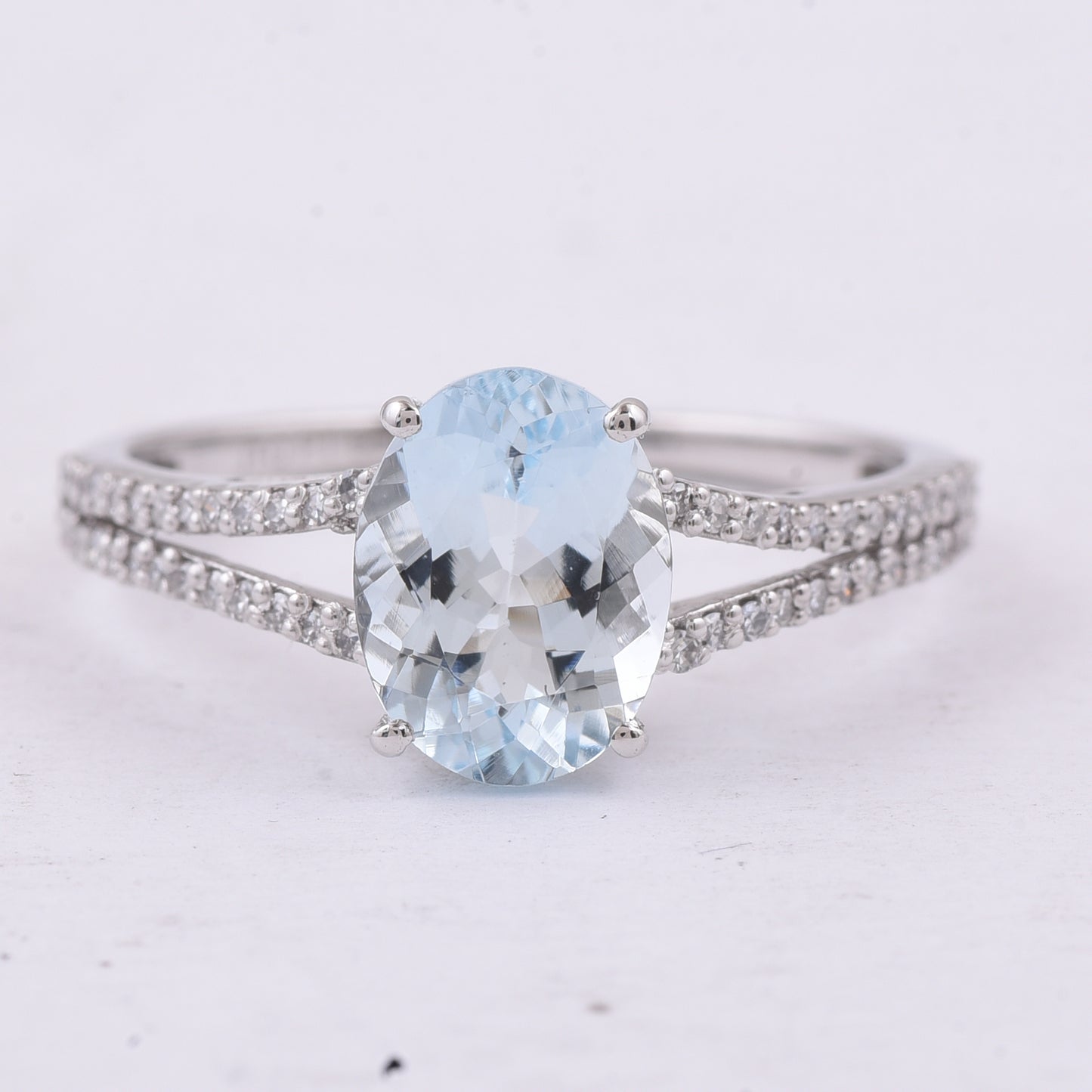1.73 Ct Oval Natural Aquamarine 950 Platinum Ring