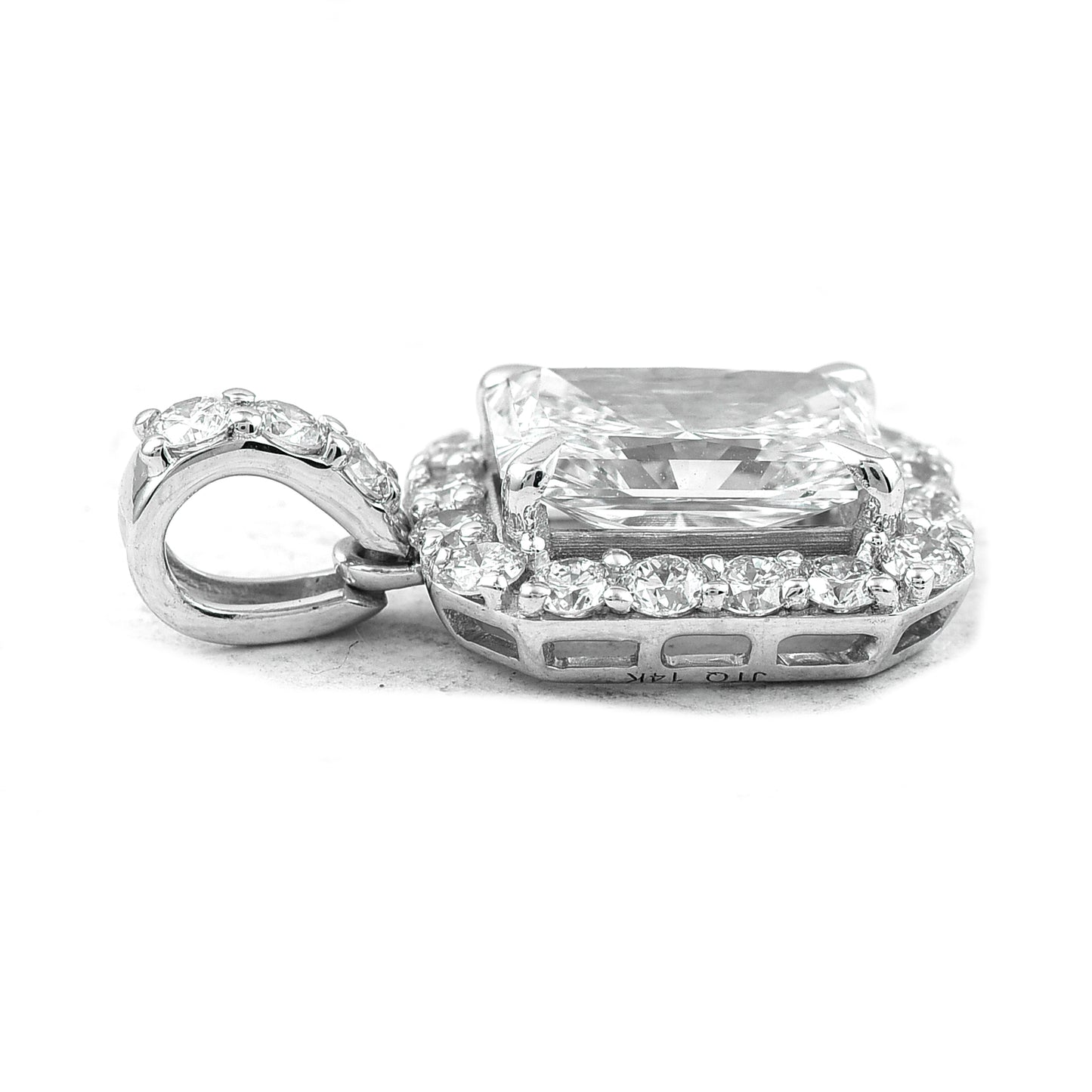 2.49 Carats Lab Grown Diamond 14K Gold Pendant
