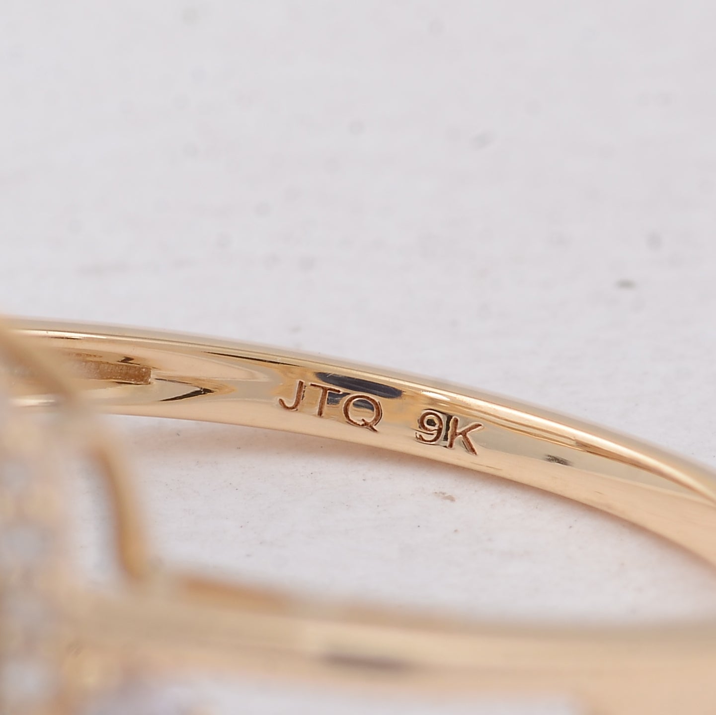 2.61 Ct Oval Sapphire 9K Gold Ring