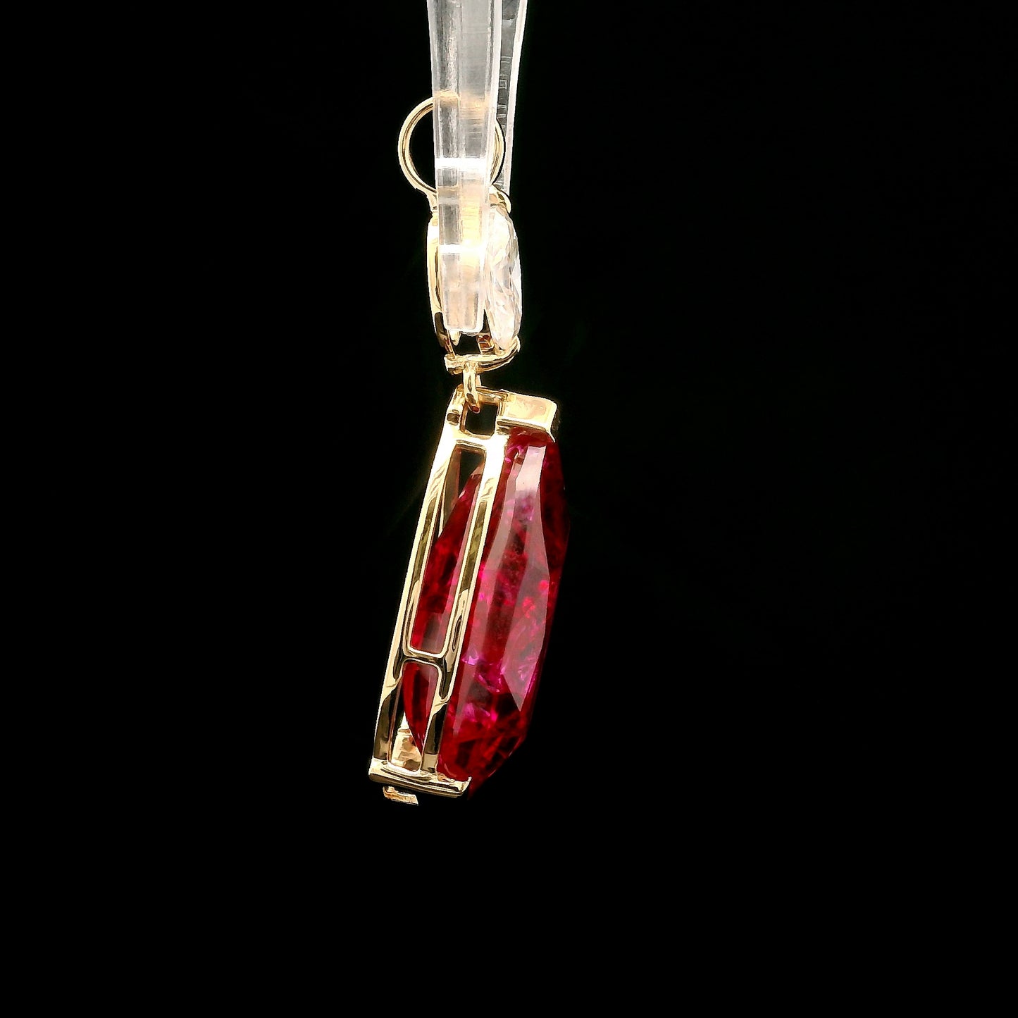7.91 Ct Pear Mixed Cut Lab Grown Ruby 14K Gold Pendant