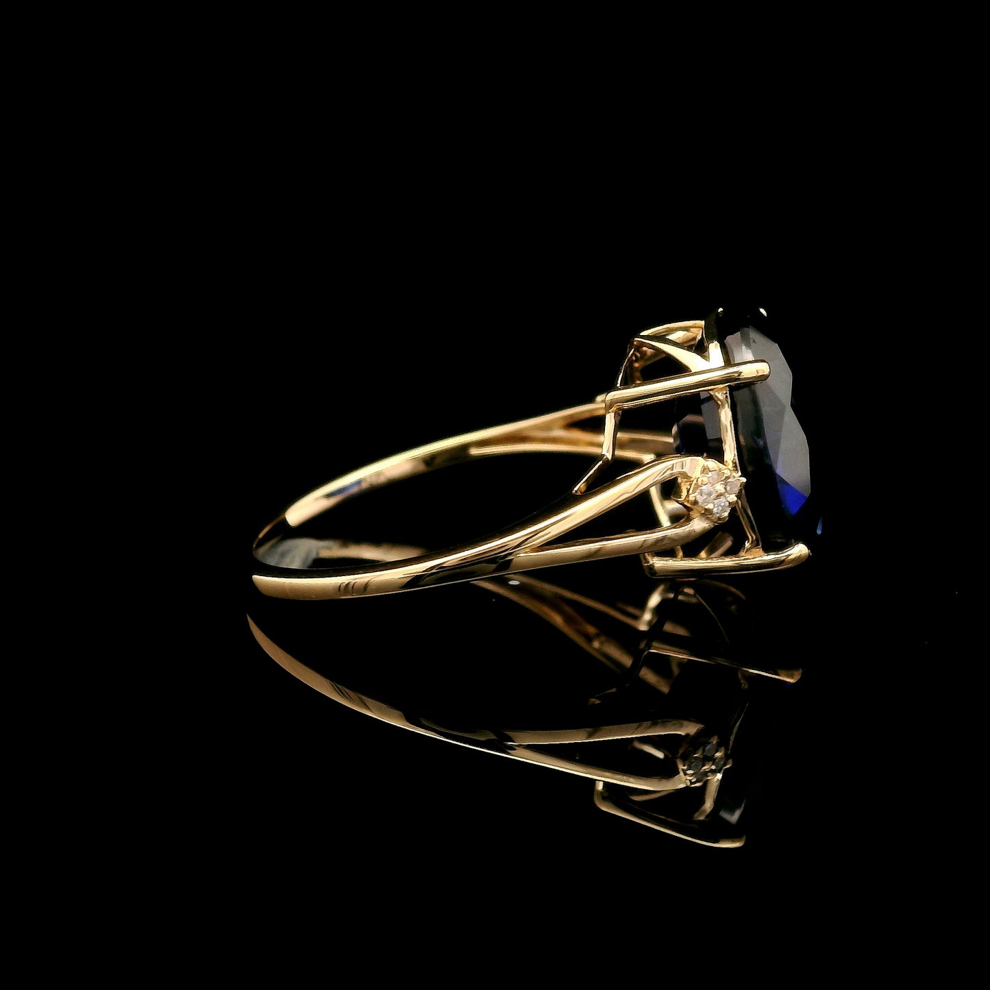 6.28 Ct Oval Mixed Cut Lab Grown Sapphire 14K Gold Ring