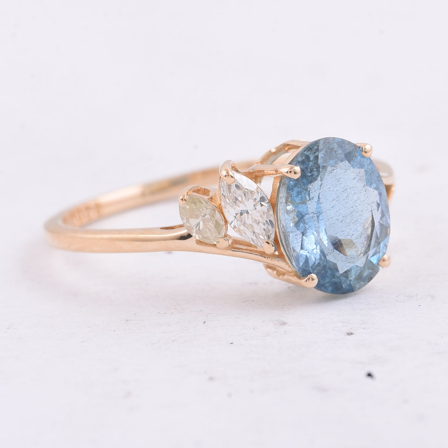1.69 Ct Oval Natural Aquamarine 14K Gold Ring