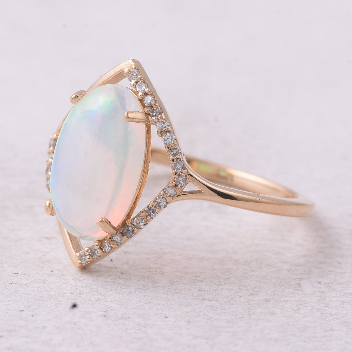 1.54 Ct Oval Cabochon Cut Natural Opal 14K Gold Ring