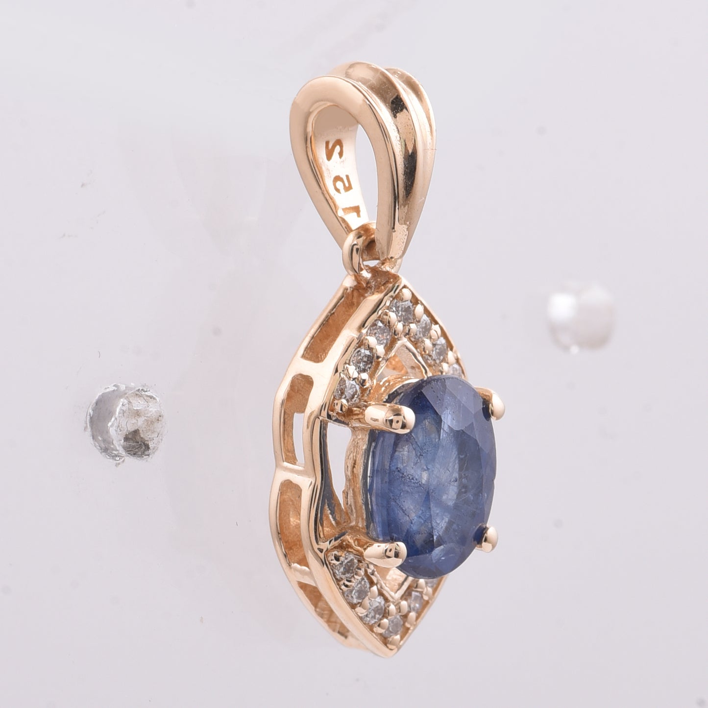 1.34 Ct Oval Natural Sapphire 14K Gold Pendant