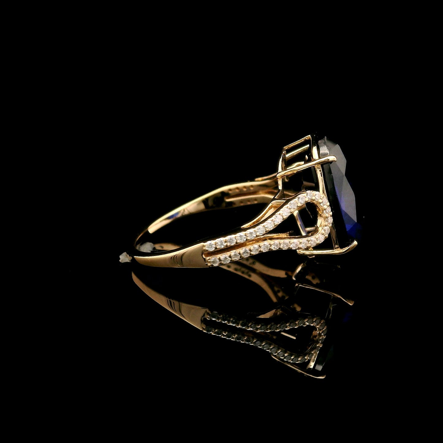 7.17 Ct Oval Mixed Cut Lab Grown Sapphire 14K Gold Ring
