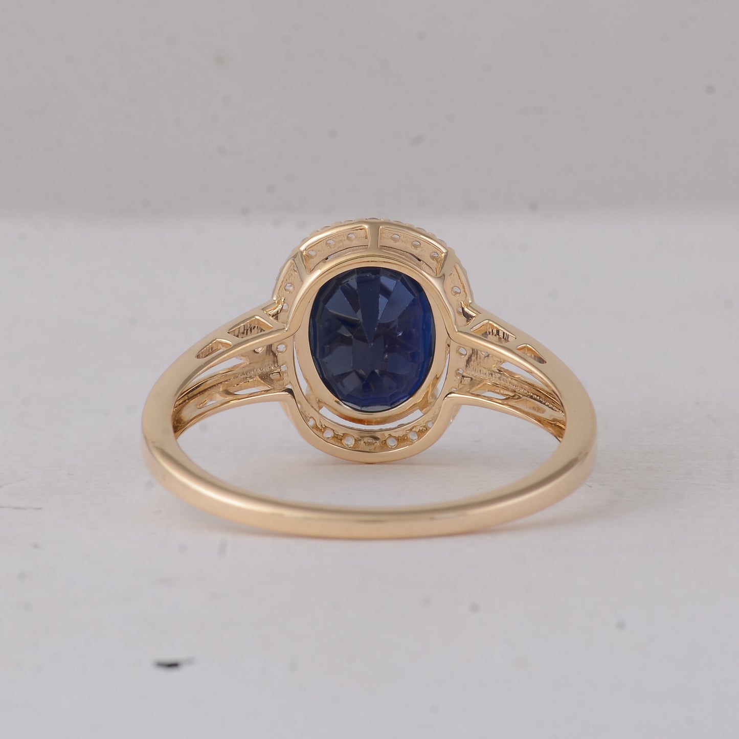 2.61 Ct Oval Sapphire 9K Gold Ring