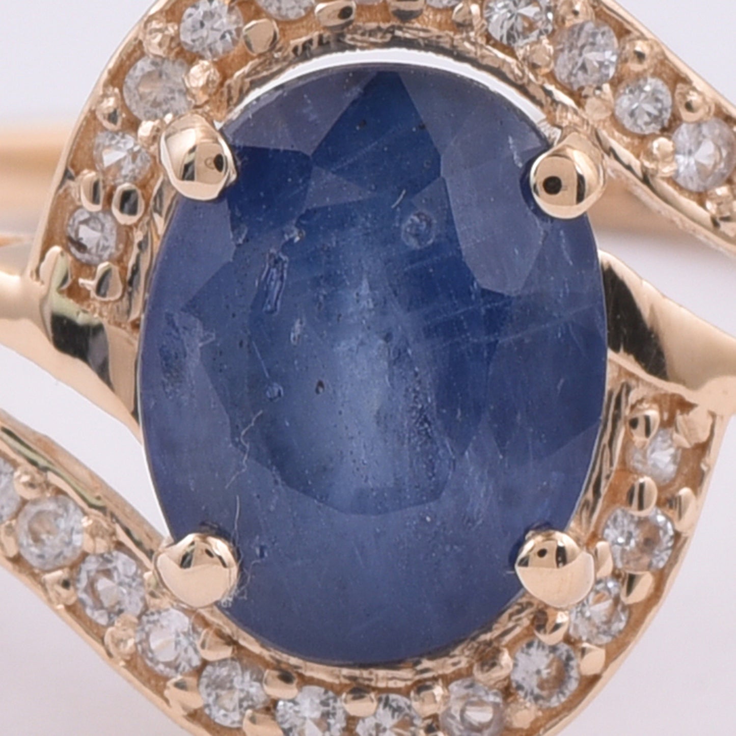 1.76 Ct Oval Natural Sapphire 14K Gold Ring
