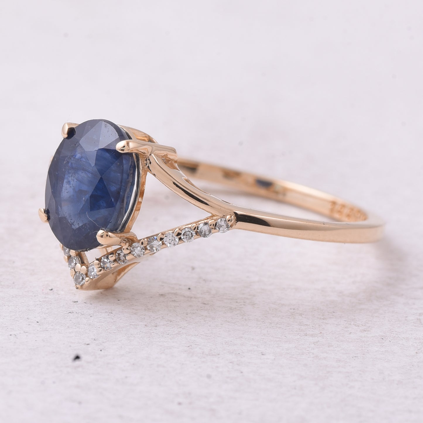 1.86 Ct Oval Mixed Cut Natural Sapphire 14K Gold Ring