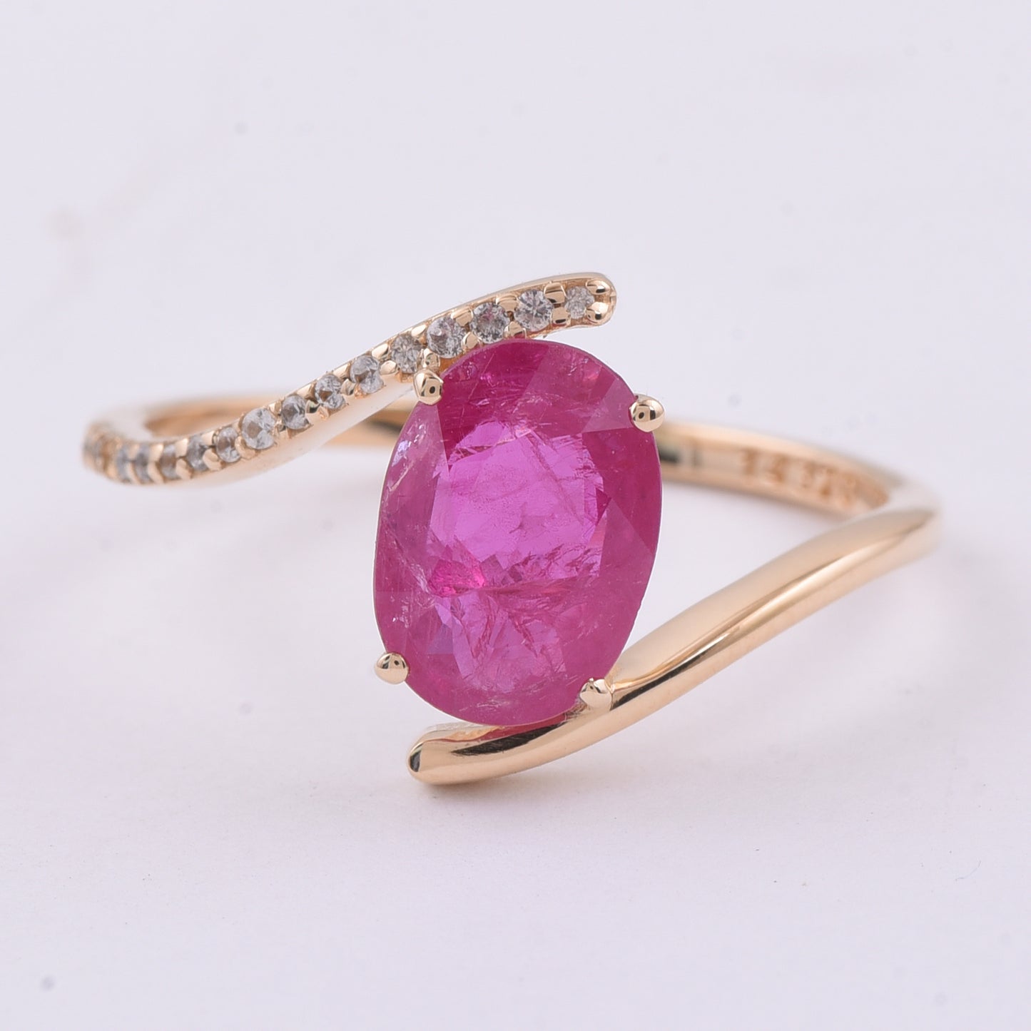 1.84 Ct Oval Natural Ruby 14K Gold Ring