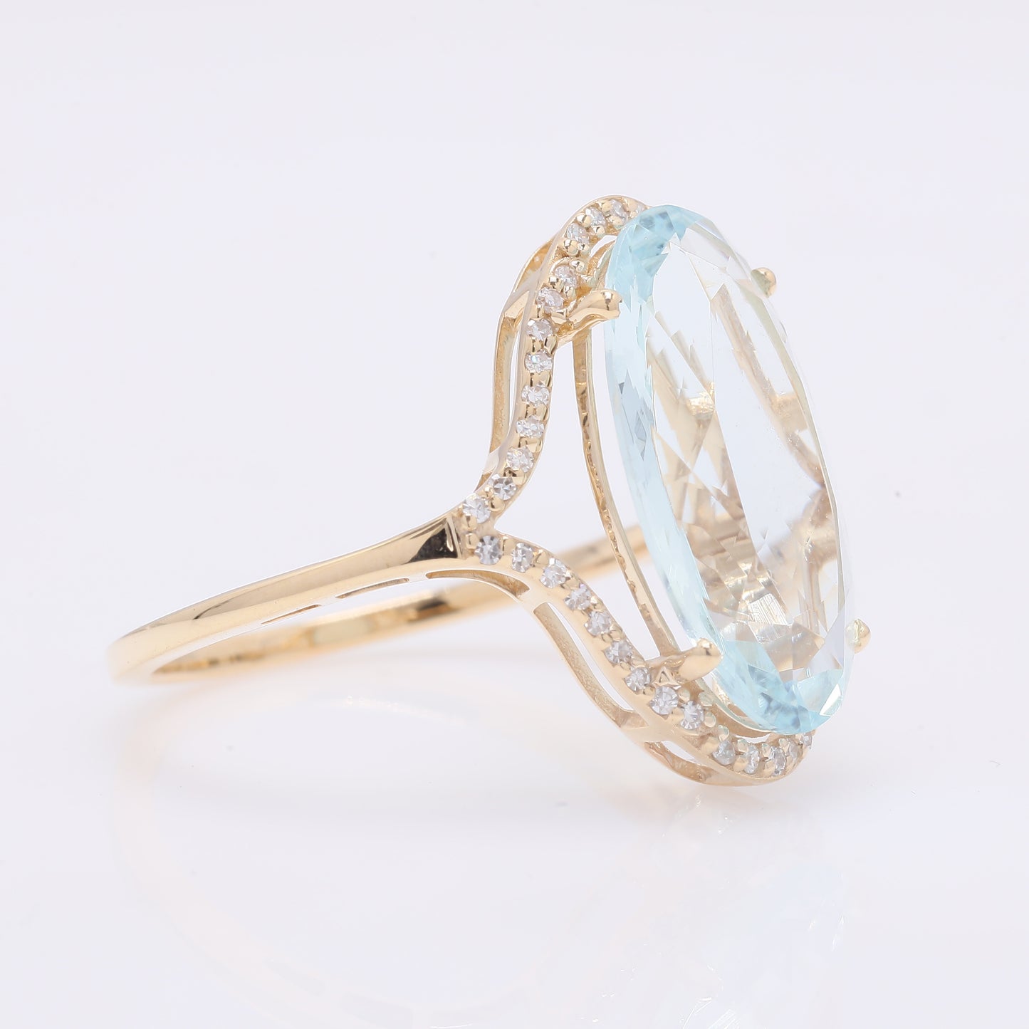 5.10 Ct Oval Mixed Cut Natural Aquamarine 14K Gold Ring