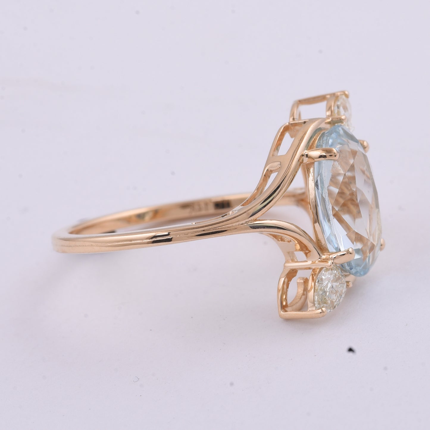 2.48 Ct Oval Natural Aquamarine 14K Gold Ring