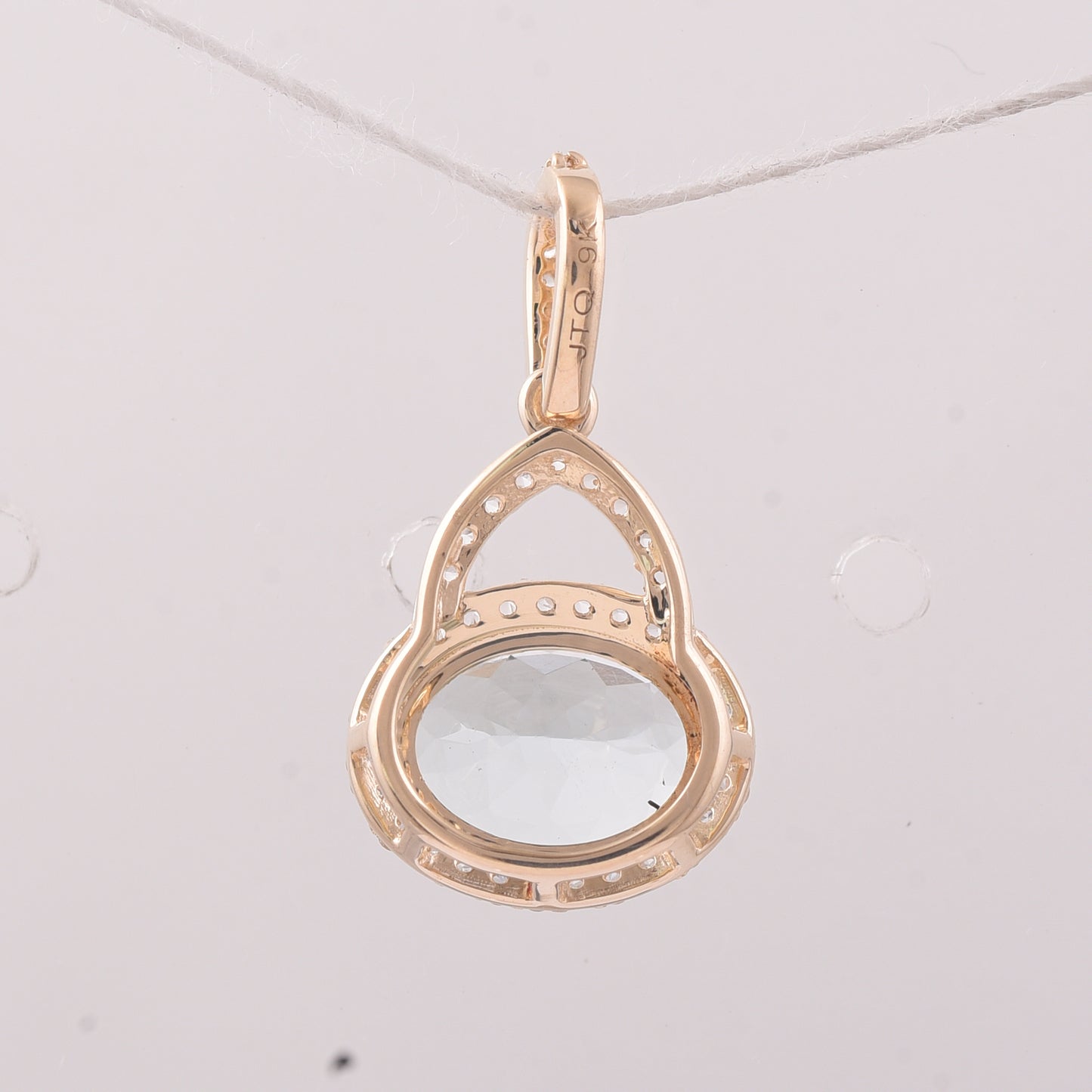 1.30 Ct Oval Aquamarine 9K Gold Pendant