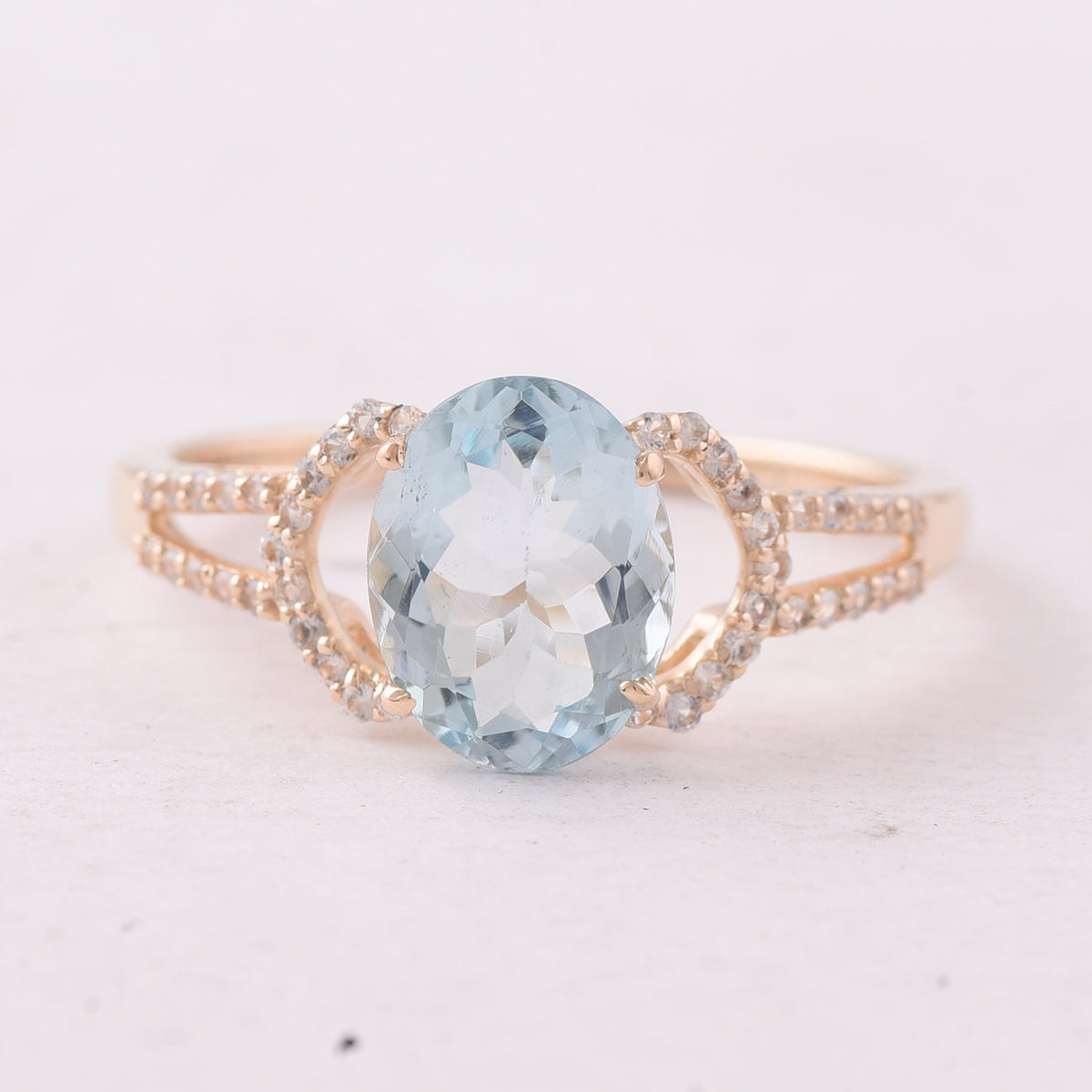 1.59 Ct Oval Aquamarine 9K Gold Ring